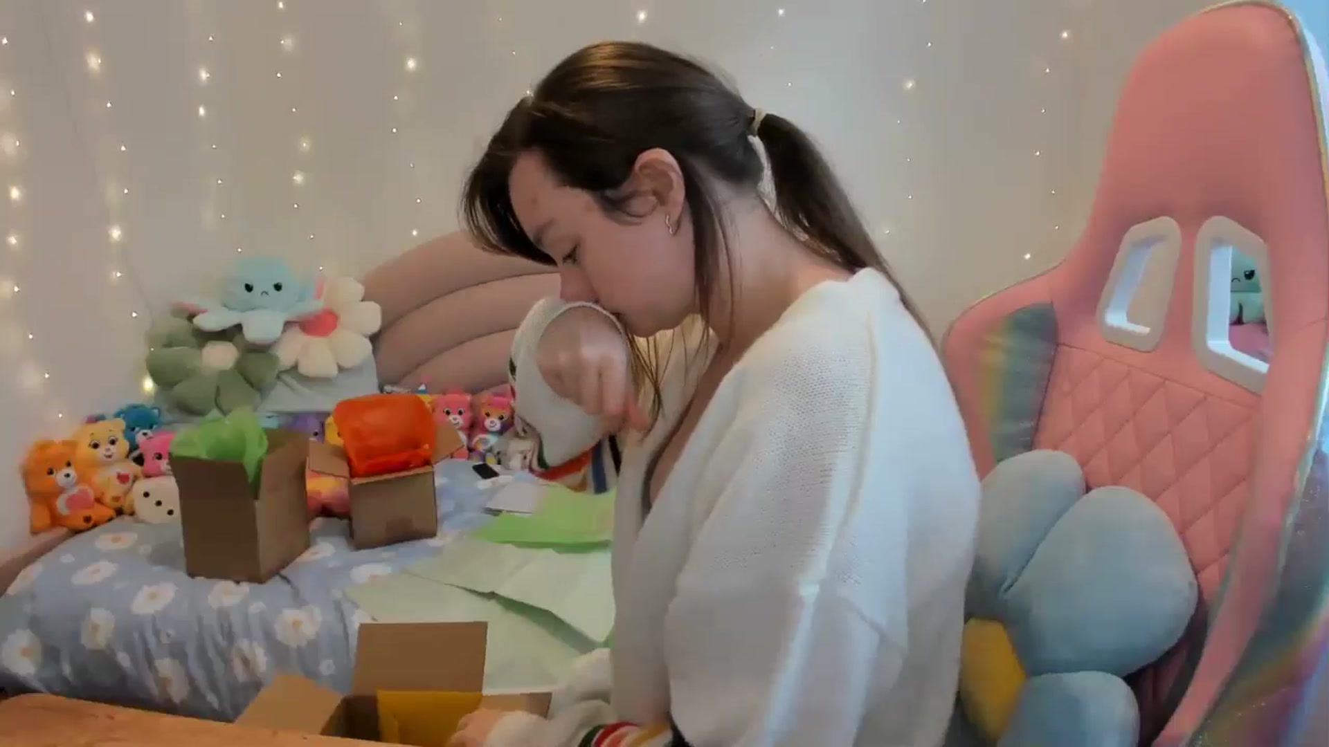Gallery image thumbnail from JessieBear_'s myfreecams stream on, 10/08/2024, 14:47 image 17 of 20