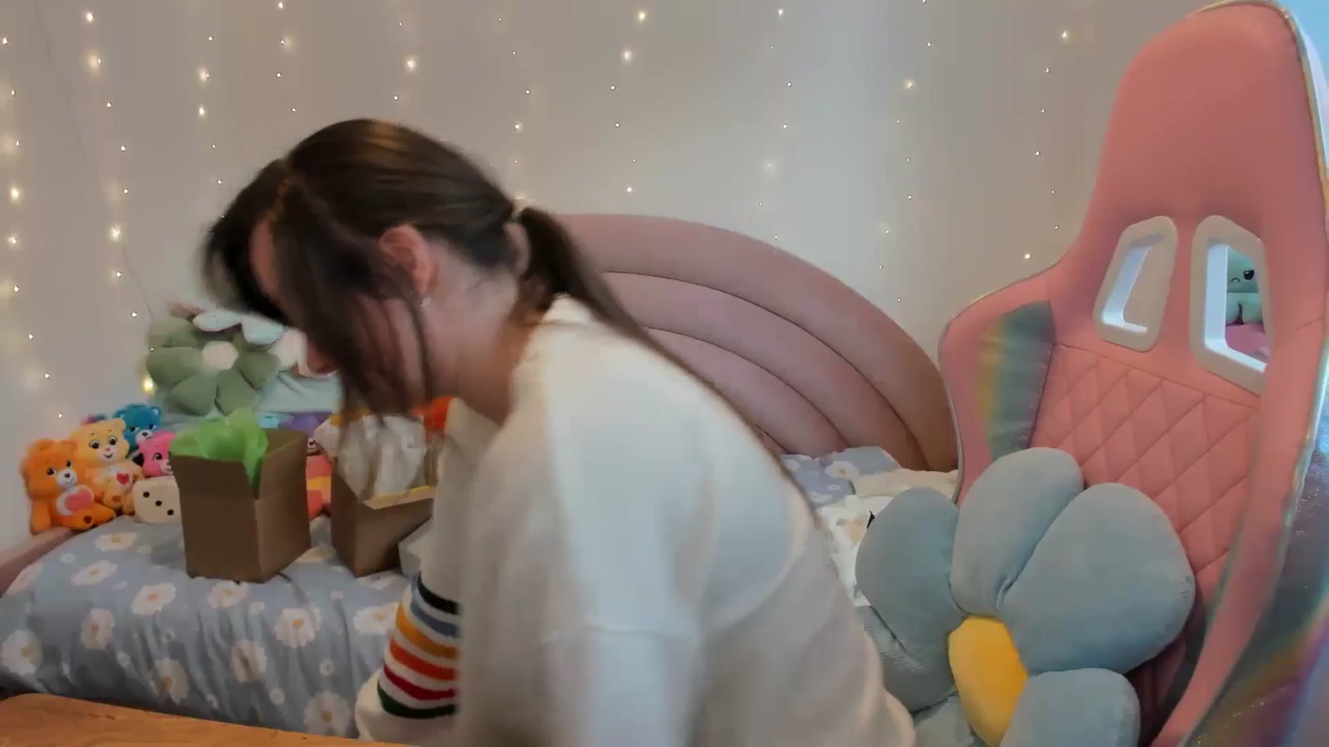 Gallery image thumbnail from JessieBear_'s myfreecams stream on, 10/08/2024, 15:15 image 2 of 20