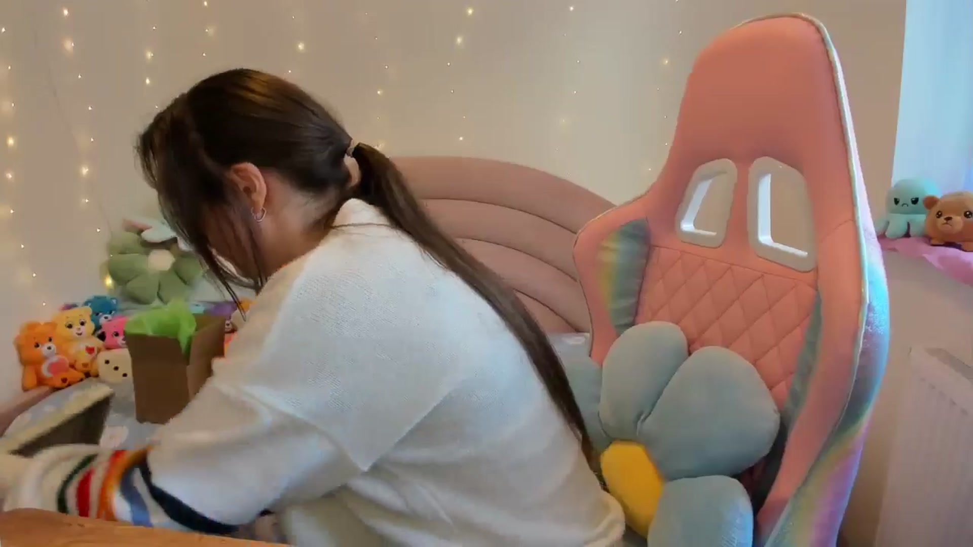 Gallery image thumbnail from JessieBear_'s myfreecams stream on, 10/08/2024, 15:15 image 10 of 20