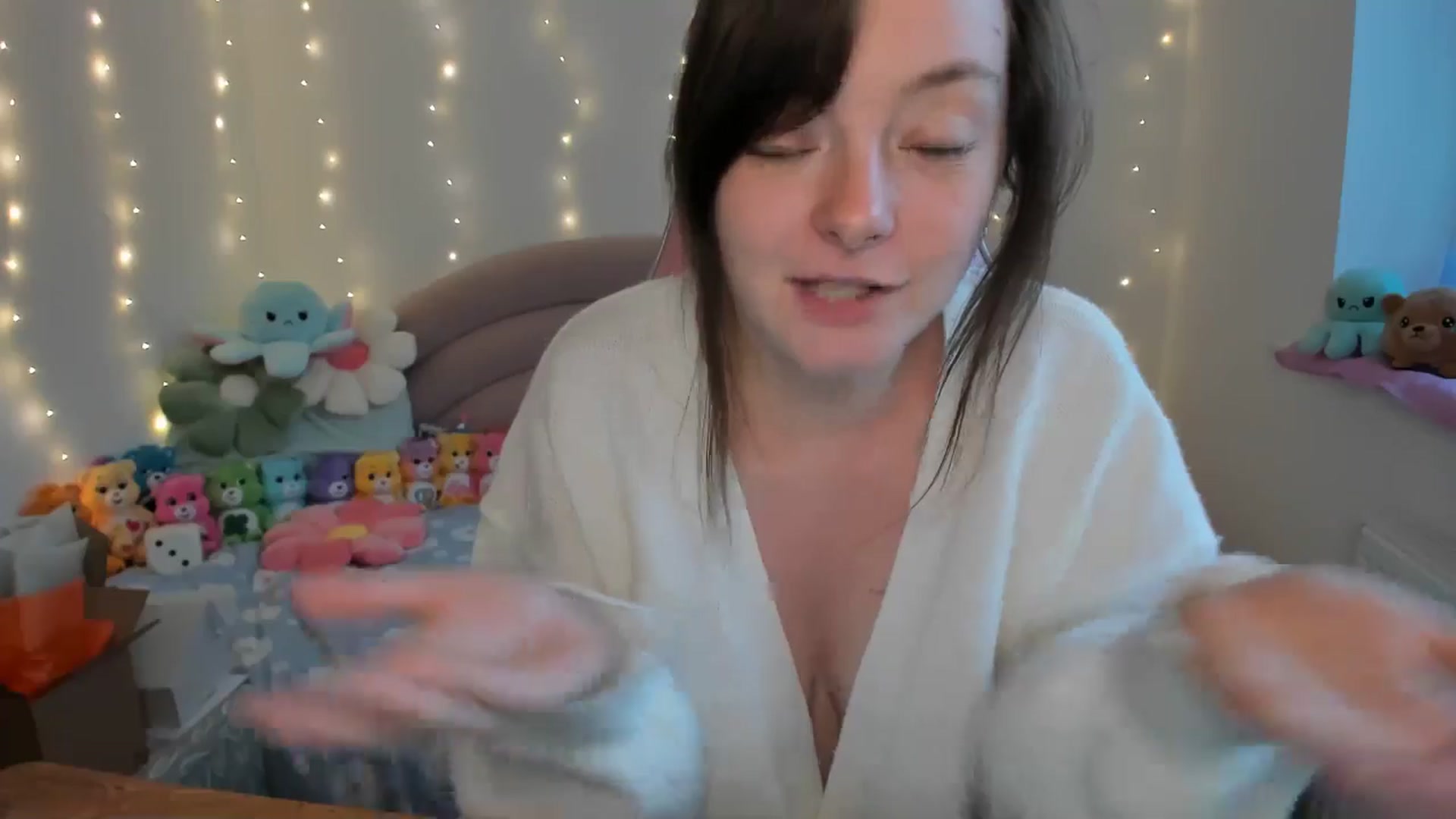 Gallery image thumbnail from JessieBear_'s myfreecams stream on, 10/08/2024, 17:31 image 17 of 20