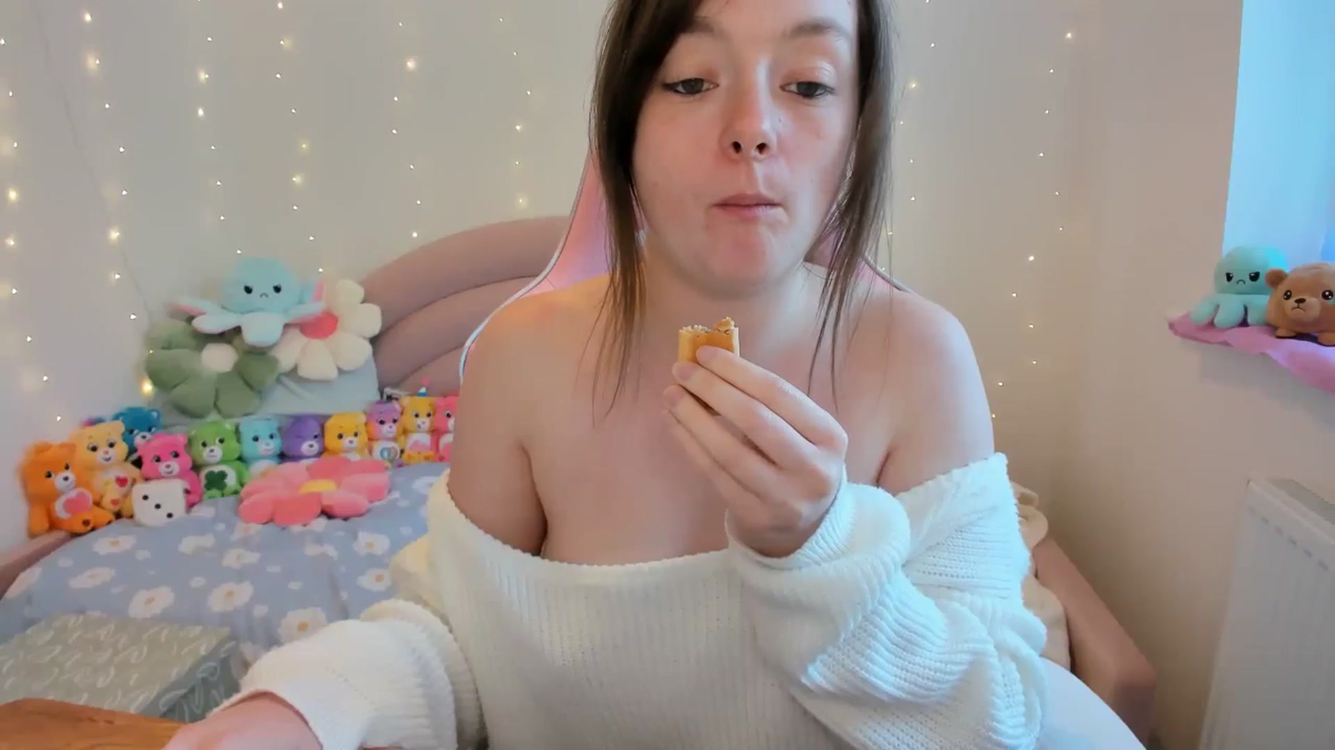 Gallery image thumbnail from JessieBear_'s myfreecams stream on, 10/10/2024, 15:23 image 18 of 20