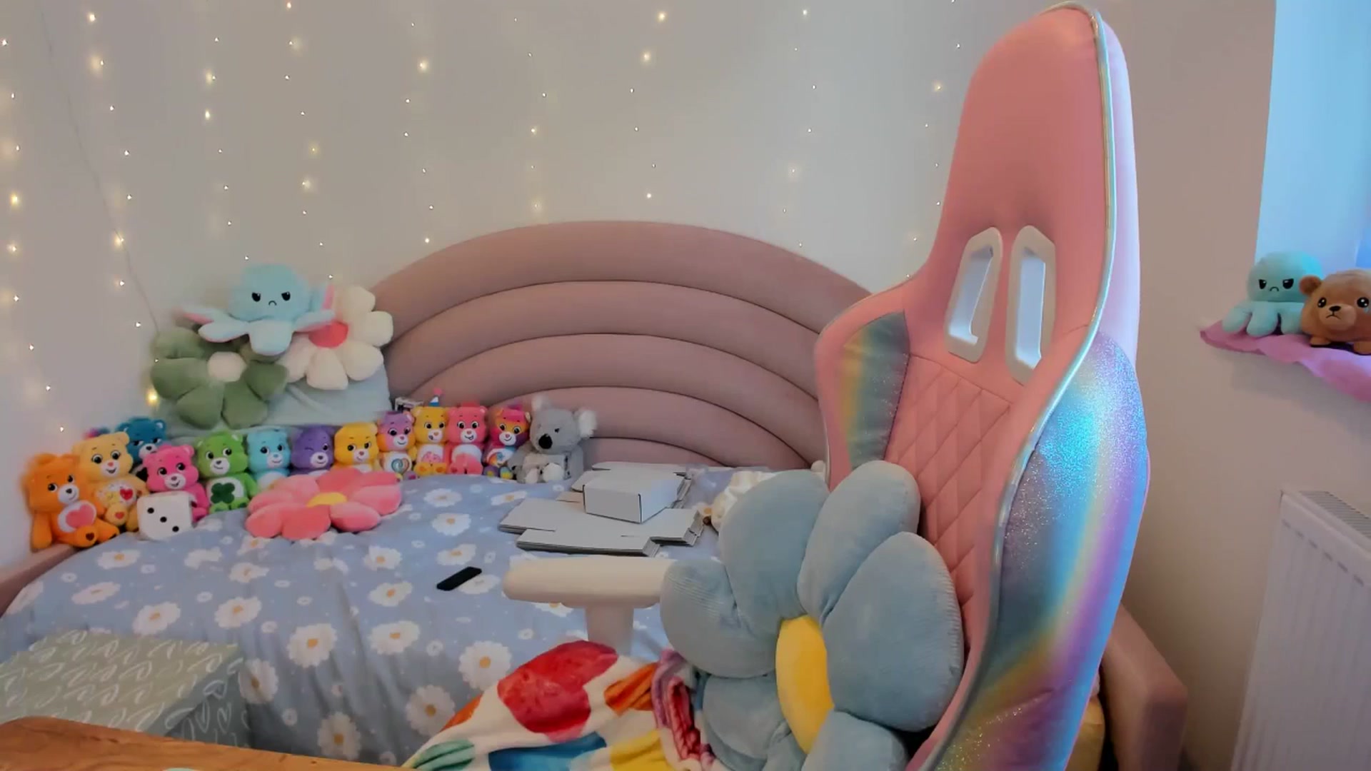 Gallery image thumbnail from JessieBear_'s myfreecams stream on, 10/10/2024, 15:23 image 17 of 20