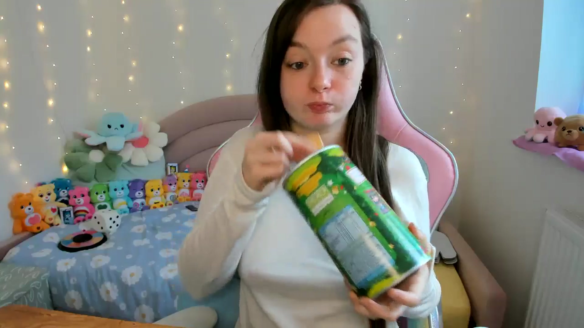 Gallery image thumbnail from JessieBear_'s myfreecams stream on, 10/11/2024, 16:46 image 16 of 20