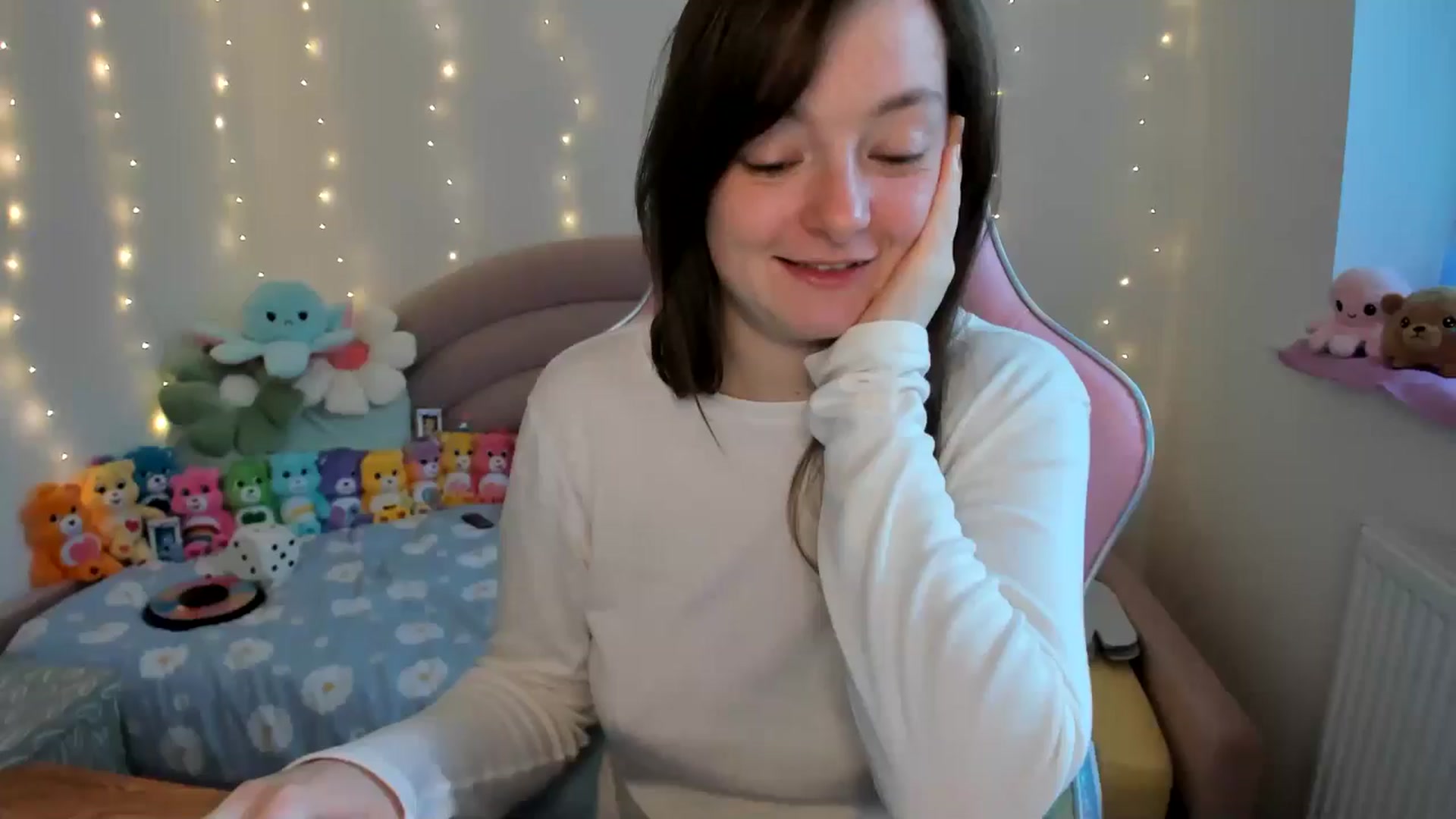 Gallery image thumbnail from JessieBear_'s myfreecams stream on, 10/11/2024, 17:07 image 14 of 20