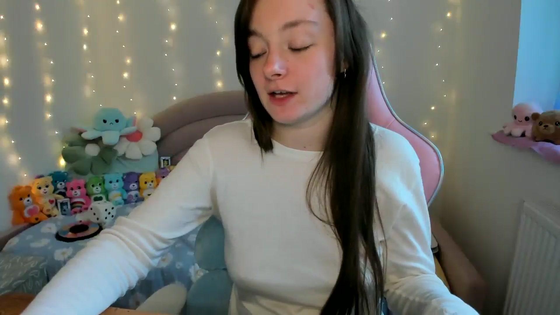 Gallery image thumbnail from JessieBear_'s myfreecams stream on, 10/11/2024, 17:07 image 16 of 20