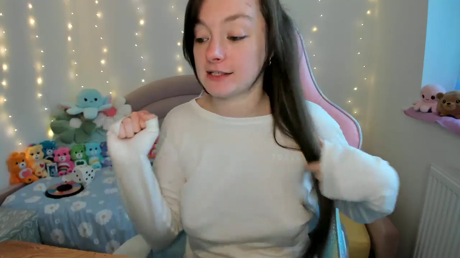 Gallery image thumbnail from JessieBear_'s myfreecams stream on, 10/11/2024, 17:07 image 19 of 20