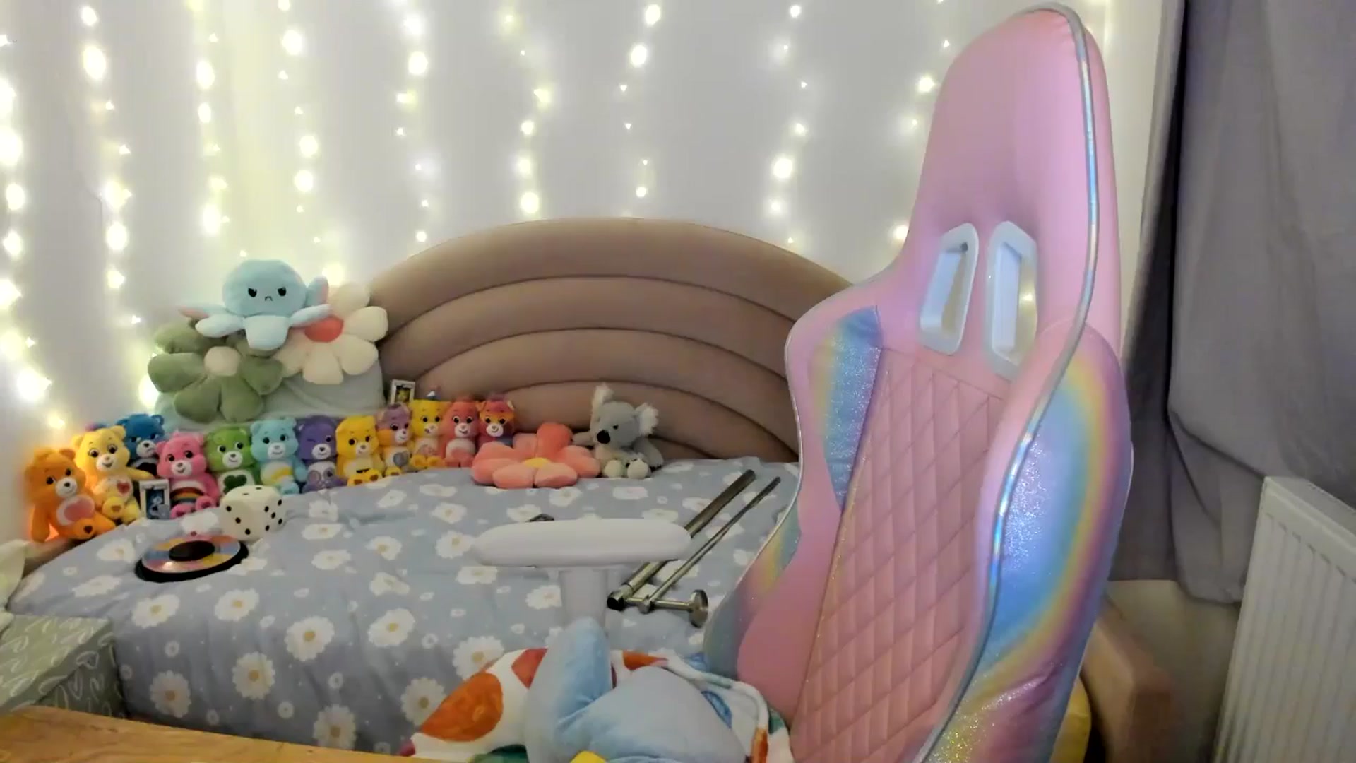 Gallery image thumbnail from JessieBear_'s myfreecams stream on, 10/12/2024, 18:39 image 4 of 20
