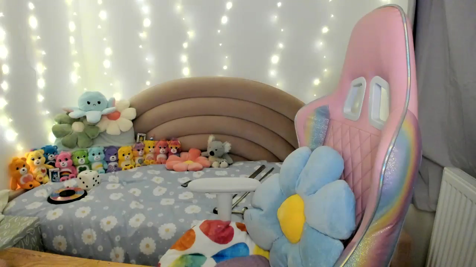 Gallery image thumbnail from JessieBear_'s myfreecams stream on, 10/12/2024, 19:26 image 16 of 20