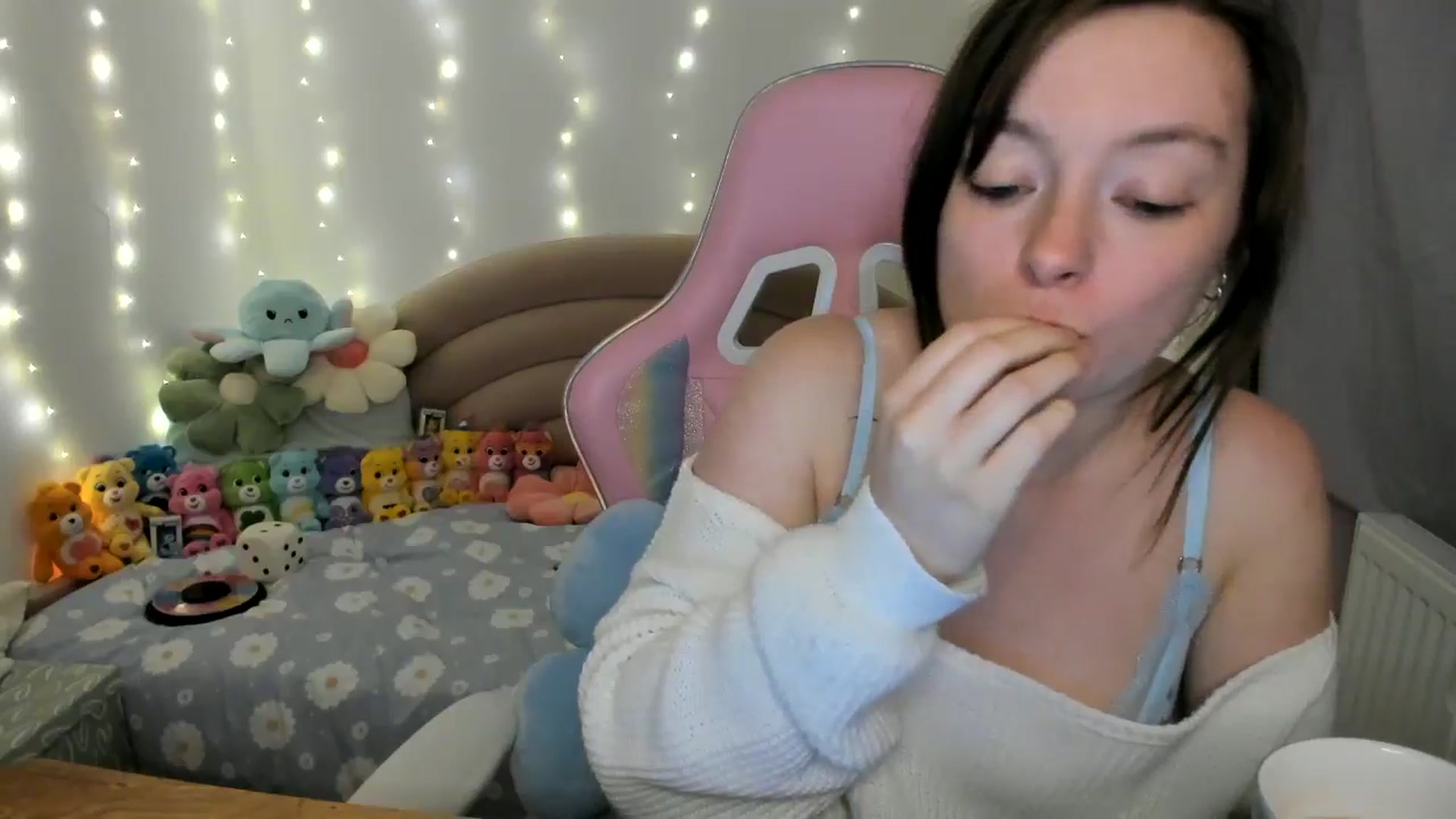 Gallery image thumbnail from JessieBear_'s myfreecams stream on, 10/12/2024, 20:14 image 4 of 20