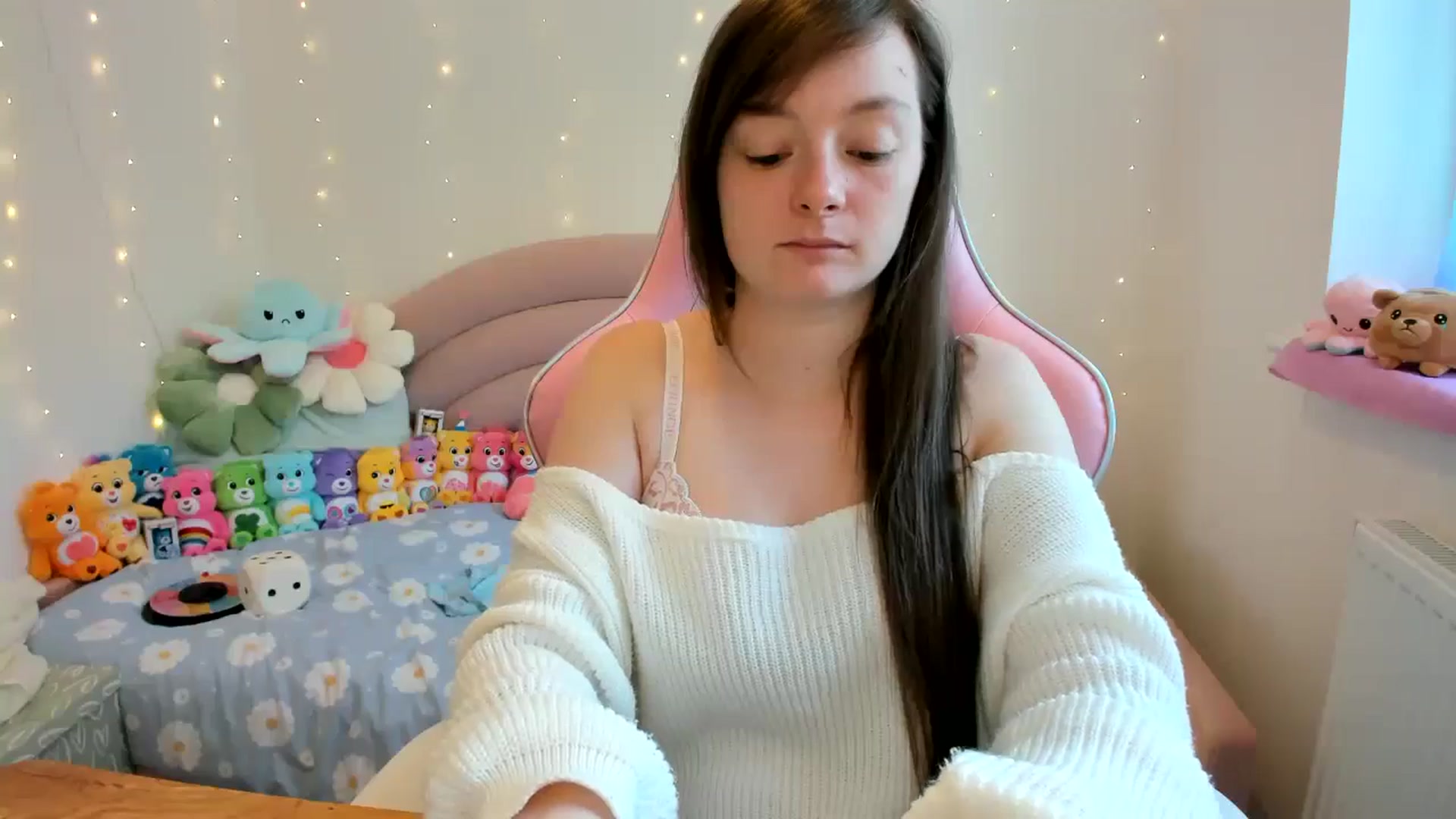 Gallery image thumbnail from JessieBear_'s myfreecams stream on, 10/14/2024, 17:08 image 4 of 20