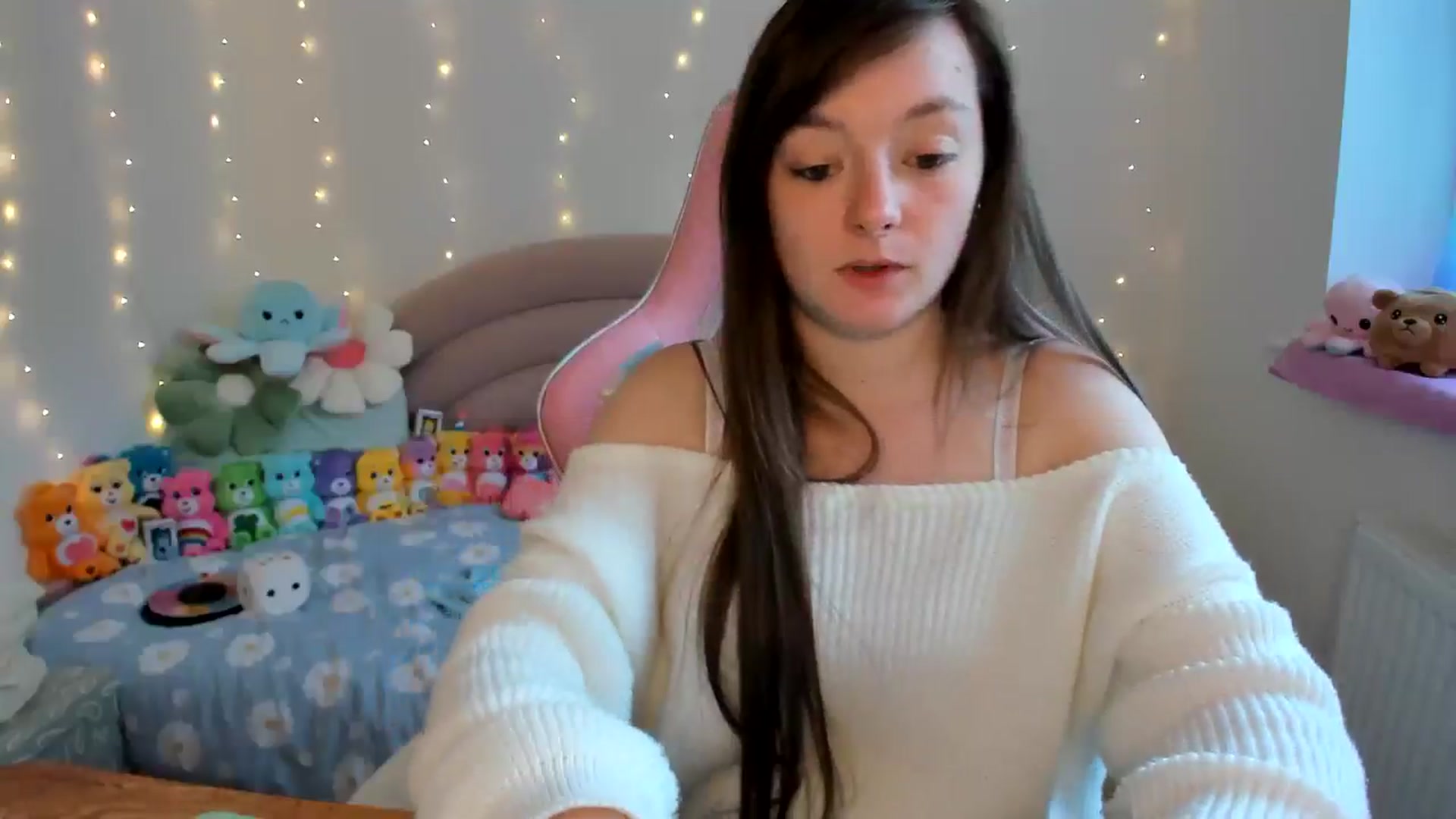 Gallery image thumbnail from JessieBear_'s myfreecams stream on, 10/14/2024, 17:08 image 17 of 20
