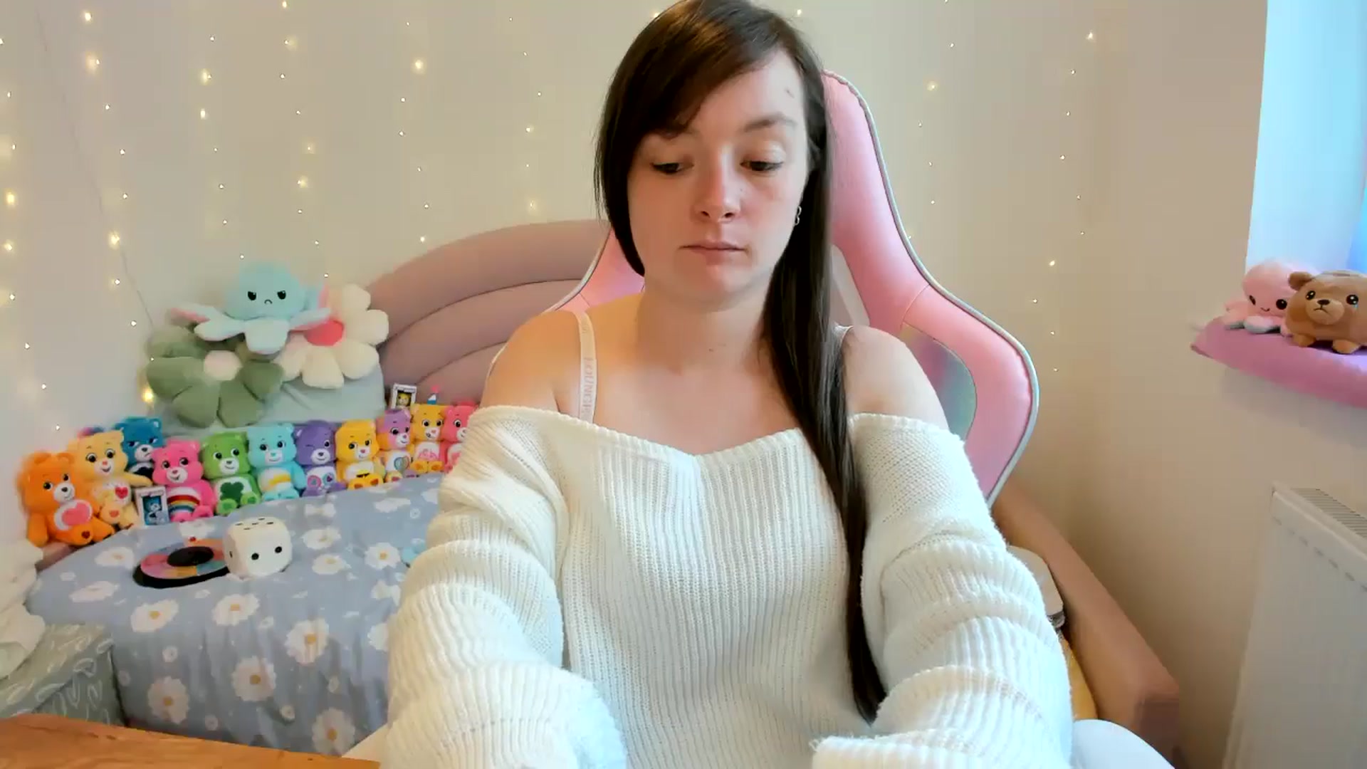 Gallery image thumbnail from JessieBear_'s myfreecams stream on, 10/14/2024, 17:08 image 7 of 20
