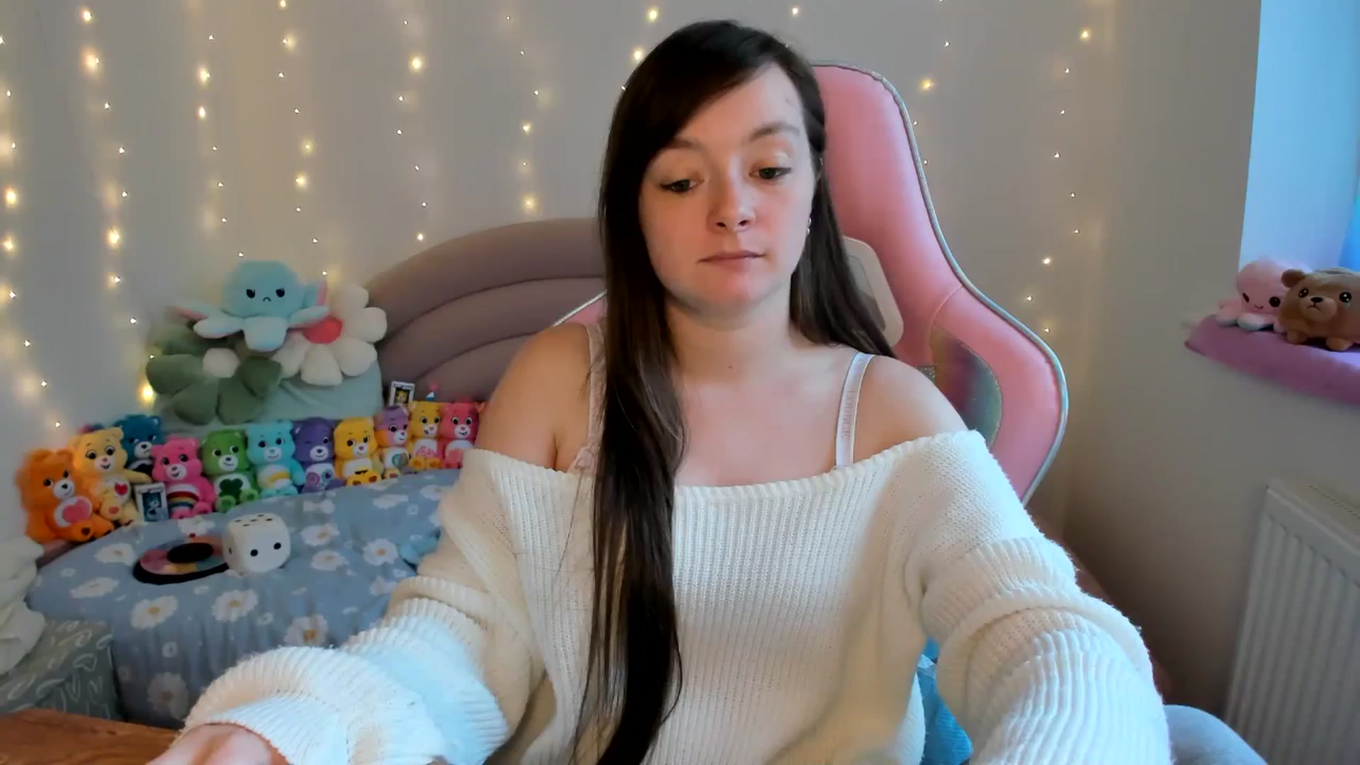 Gallery image thumbnail from JessieBear_'s myfreecams stream on, 10/14/2024, 17:08 image 18 of 20