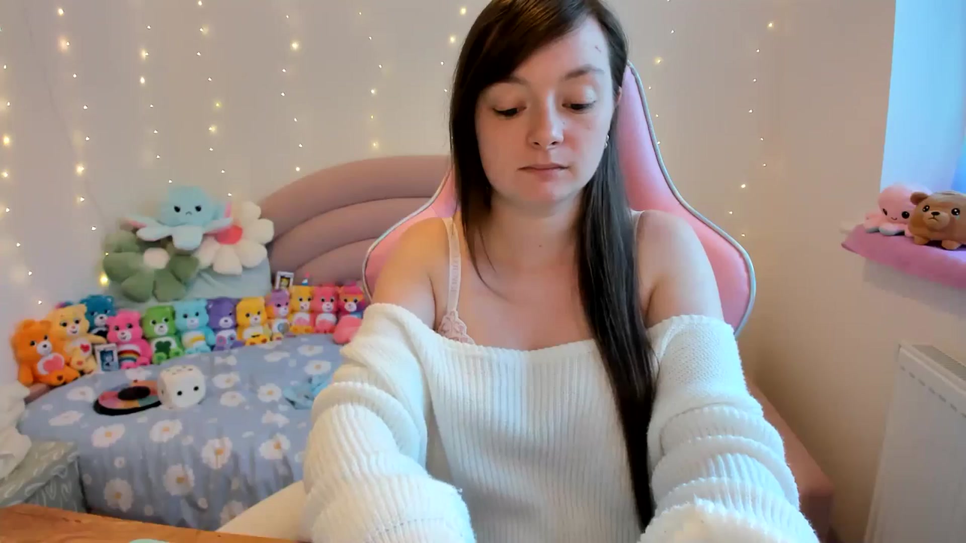 Gallery image thumbnail from JessieBear_'s myfreecams stream on, 10/14/2024, 17:08 image 13 of 20