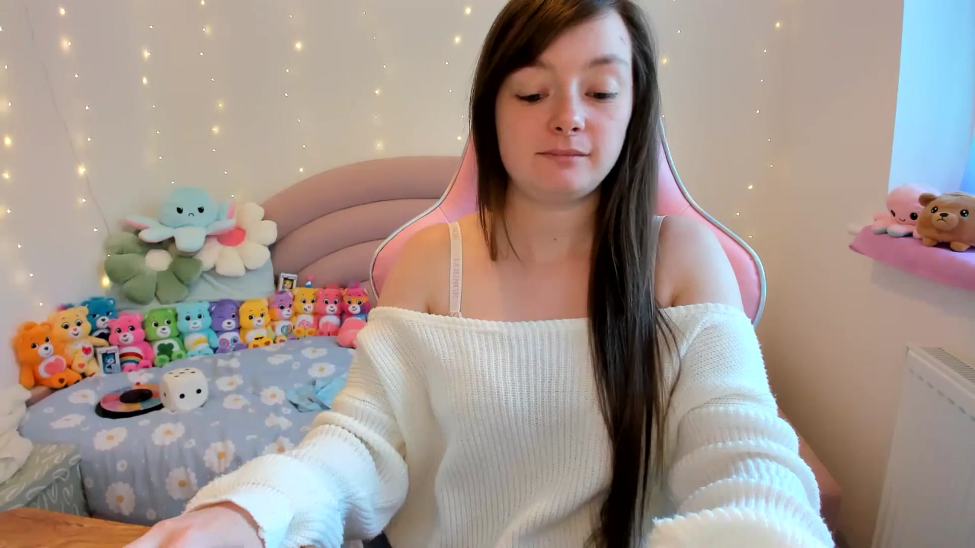 Gallery image thumbnail from JessieBear_'s myfreecams stream on, 10/14/2024, 17:08 image 12 of 20