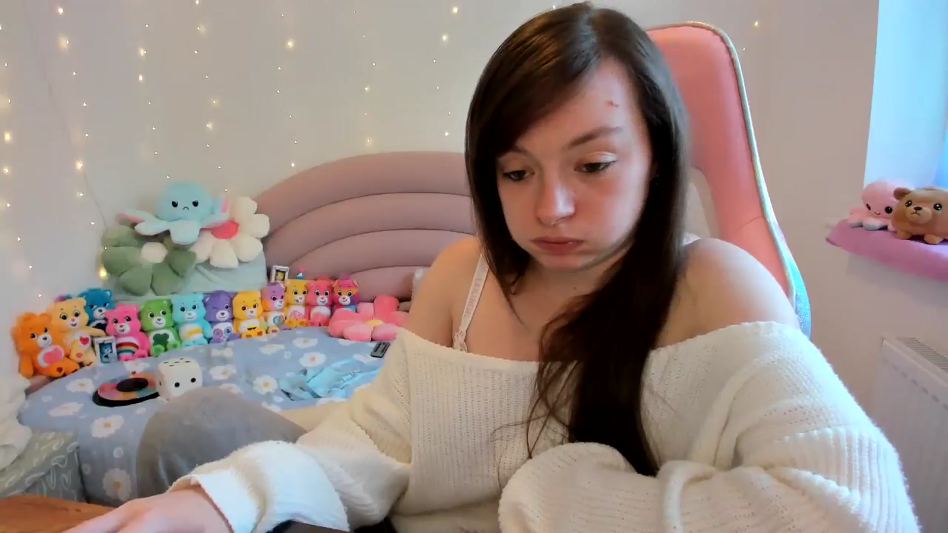 Gallery image thumbnail from JessieBear_'s myfreecams stream on, 10/14/2024, 17:08 image 9 of 20