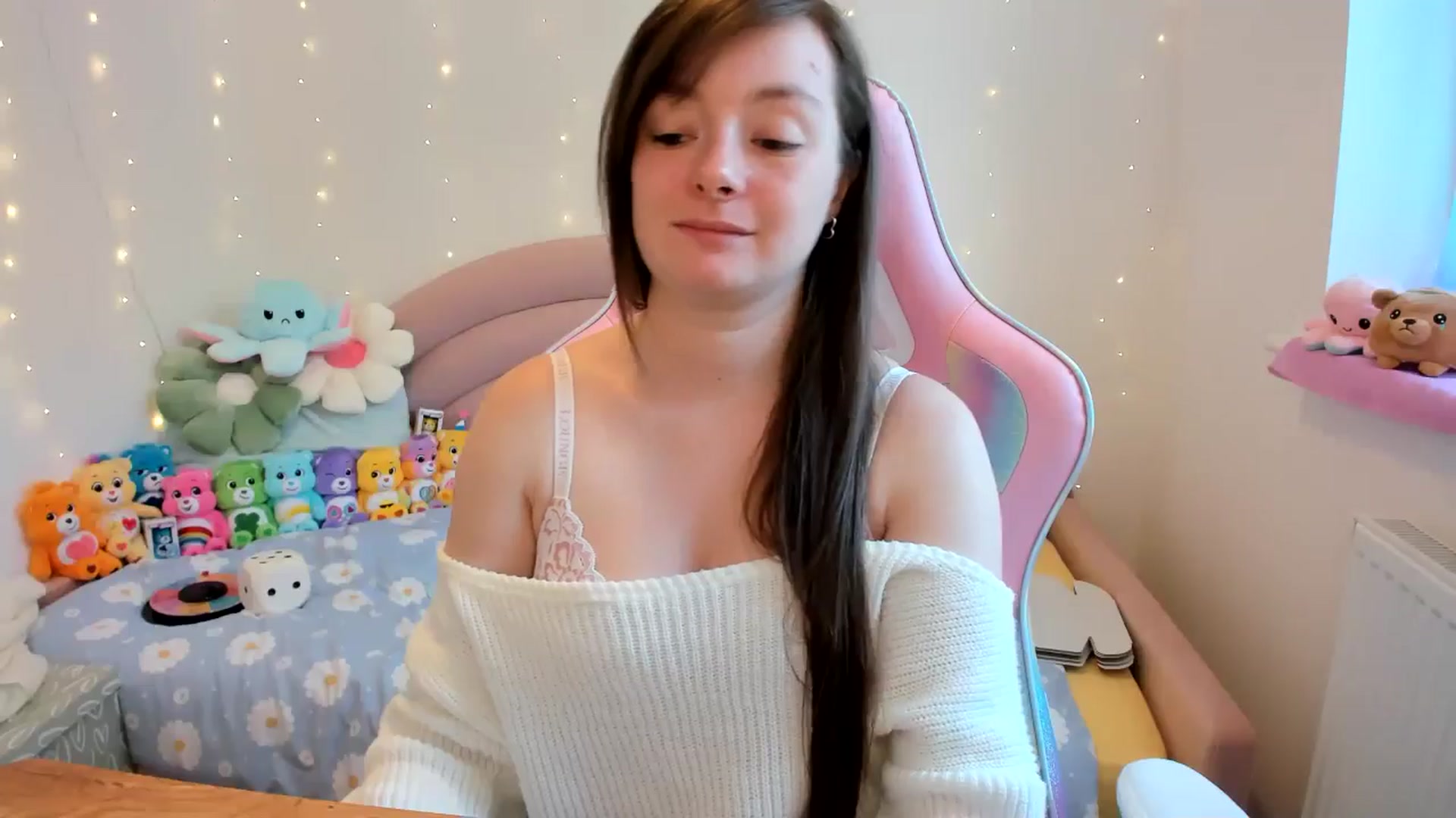 Gallery image thumbnail from JessieBear_'s myfreecams stream on, 10/14/2024, 17:08 image 8 of 20