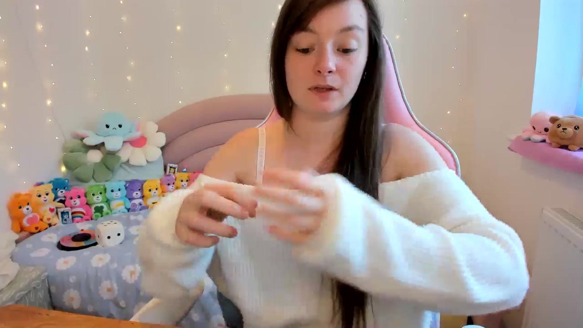 Gallery image thumbnail from JessieBear_'s myfreecams stream on, 10/14/2024, 17:08 image 5 of 20