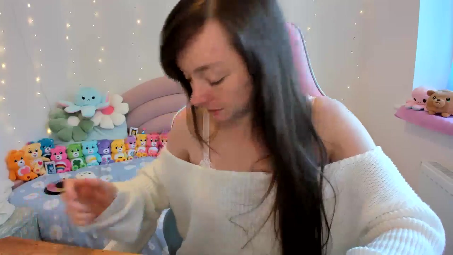 Gallery image thumbnail from JessieBear_'s myfreecams stream on, 10/14/2024, 17:08 image 6 of 20