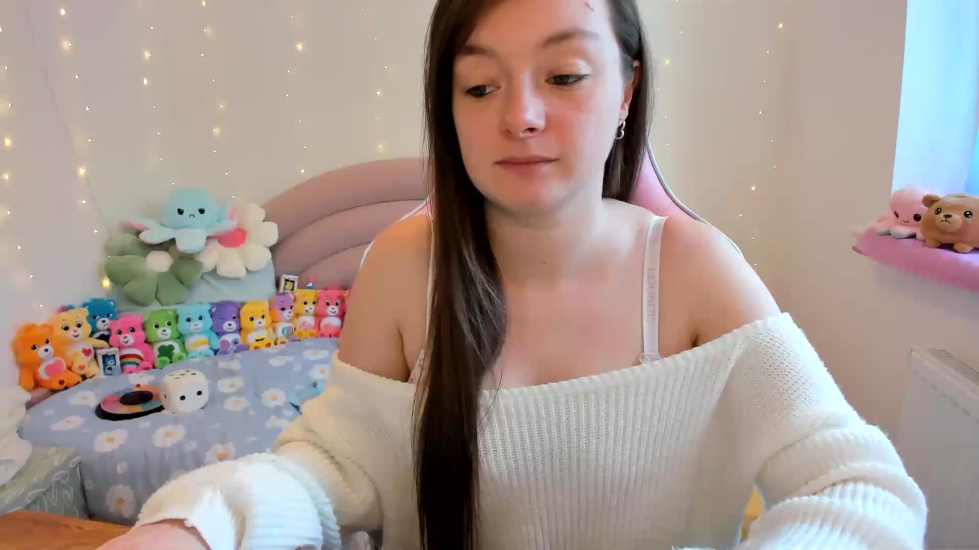 Gallery image thumbnail from JessieBear_'s myfreecams stream on, 10/14/2024, 17:08 image 1 of 20