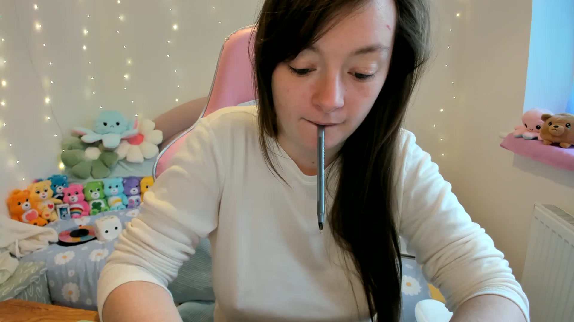Gallery image thumbnail from JessieBear_'s myfreecams stream on, 10/15/2024, 14:53 image 15 of 20