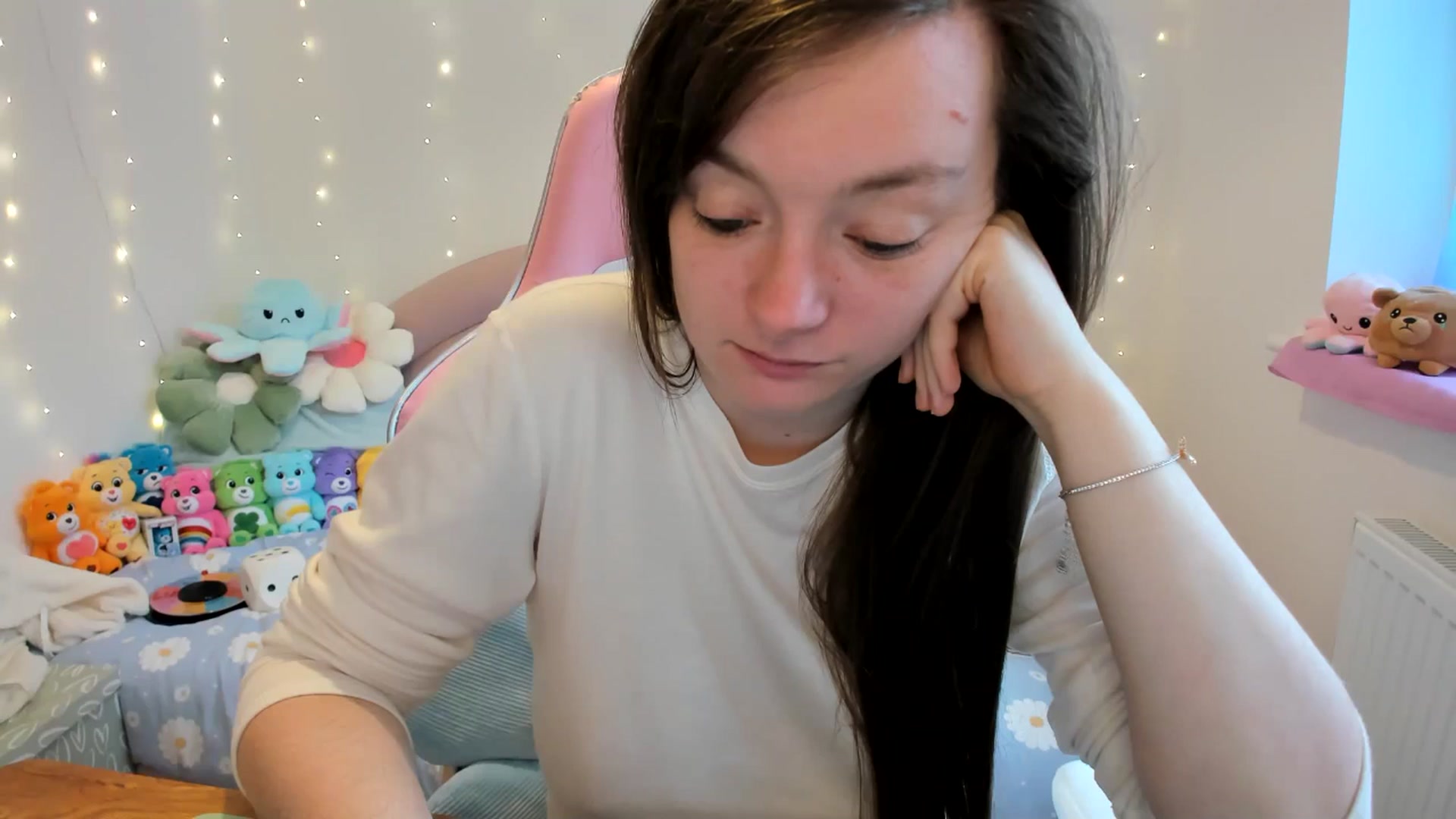 Gallery image thumbnail from JessieBear_'s myfreecams stream on, 10/15/2024, 14:53 image 10 of 20
