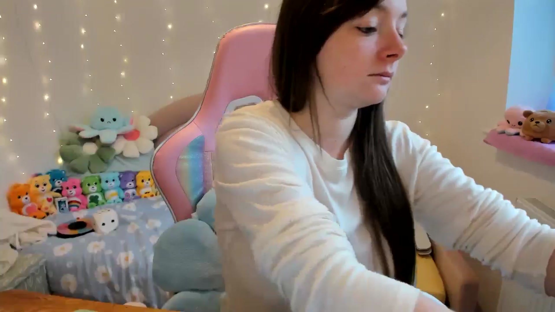Gallery image thumbnail from JessieBear_'s myfreecams stream on, 10/15/2024, 14:53 image 14 of 20