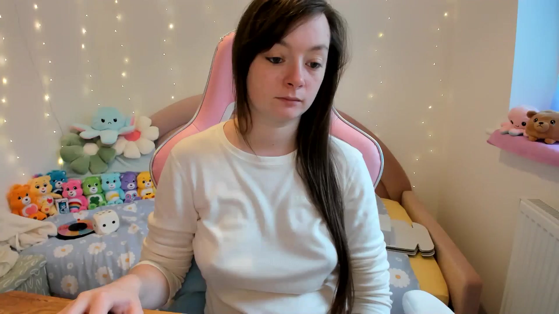 Gallery image thumbnail from JessieBear_'s myfreecams stream on, 10/15/2024, 14:53 image 17 of 20