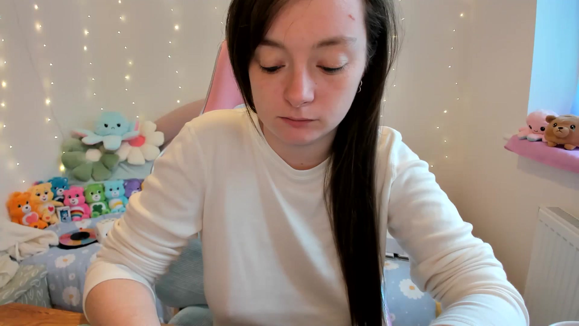 Gallery image thumbnail from JessieBear_'s myfreecams stream on, 10/15/2024, 14:53 image 6 of 20