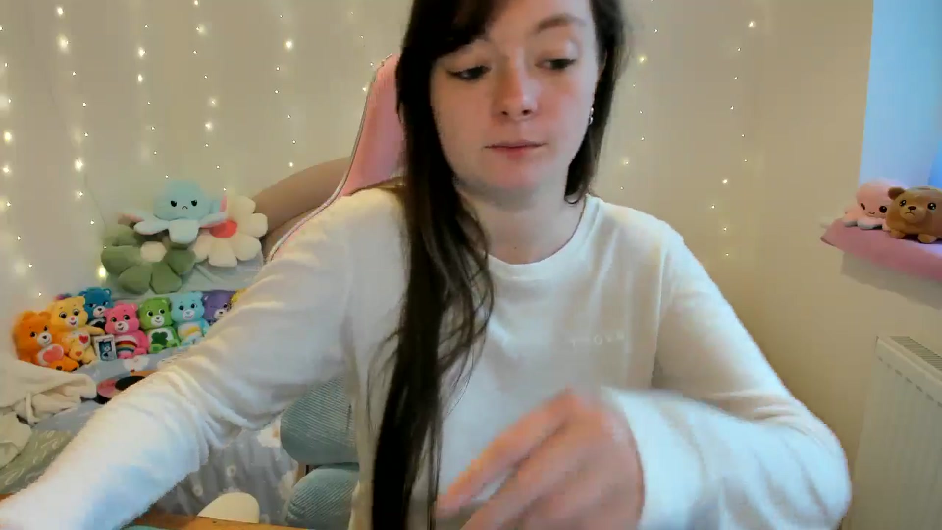 Gallery image thumbnail from JessieBear_'s myfreecams stream on, 10/15/2024, 15:29 image 5 of 20