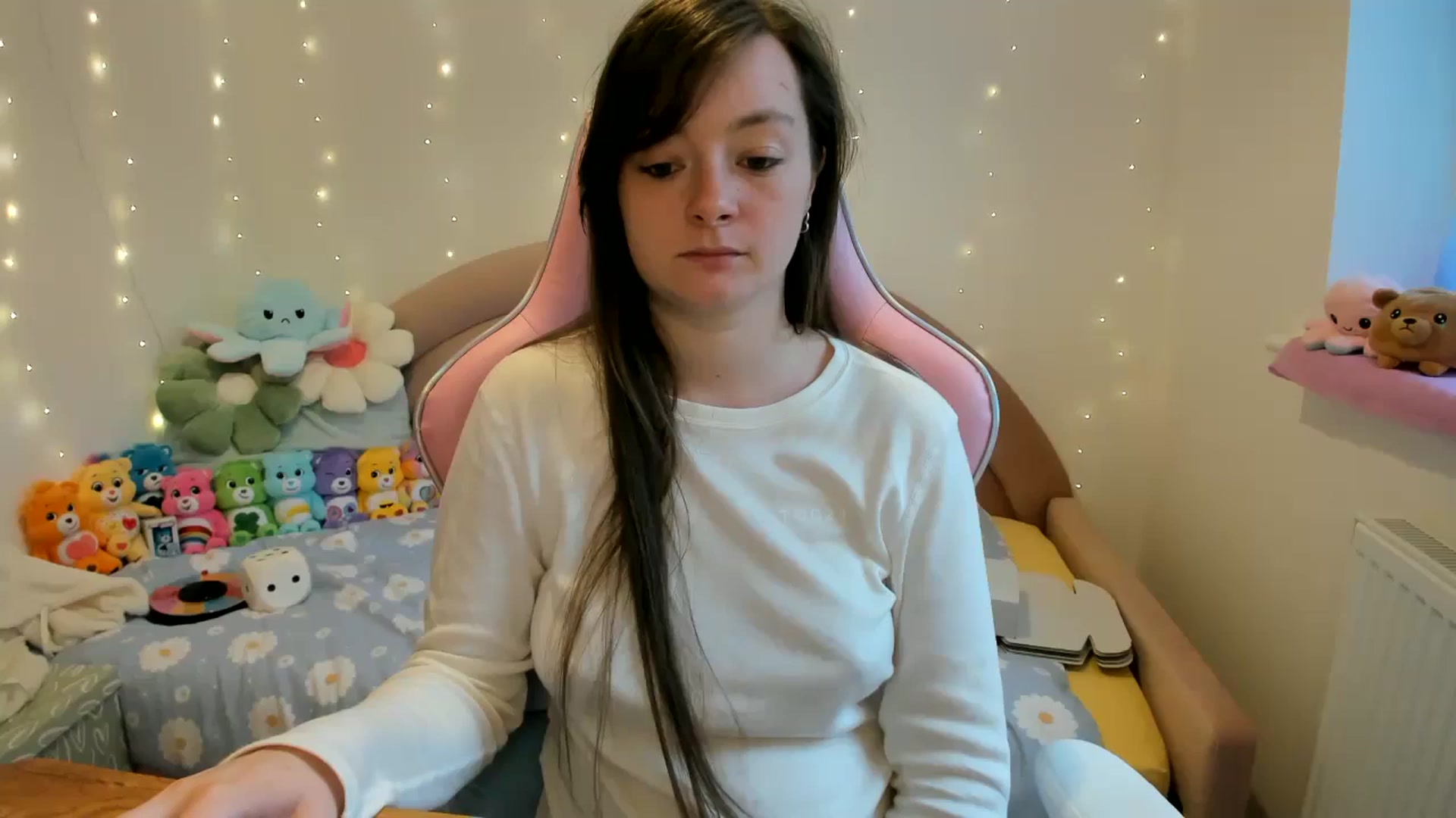Gallery image thumbnail from JessieBear_'s myfreecams stream on, 10/15/2024, 15:29 image 6 of 20