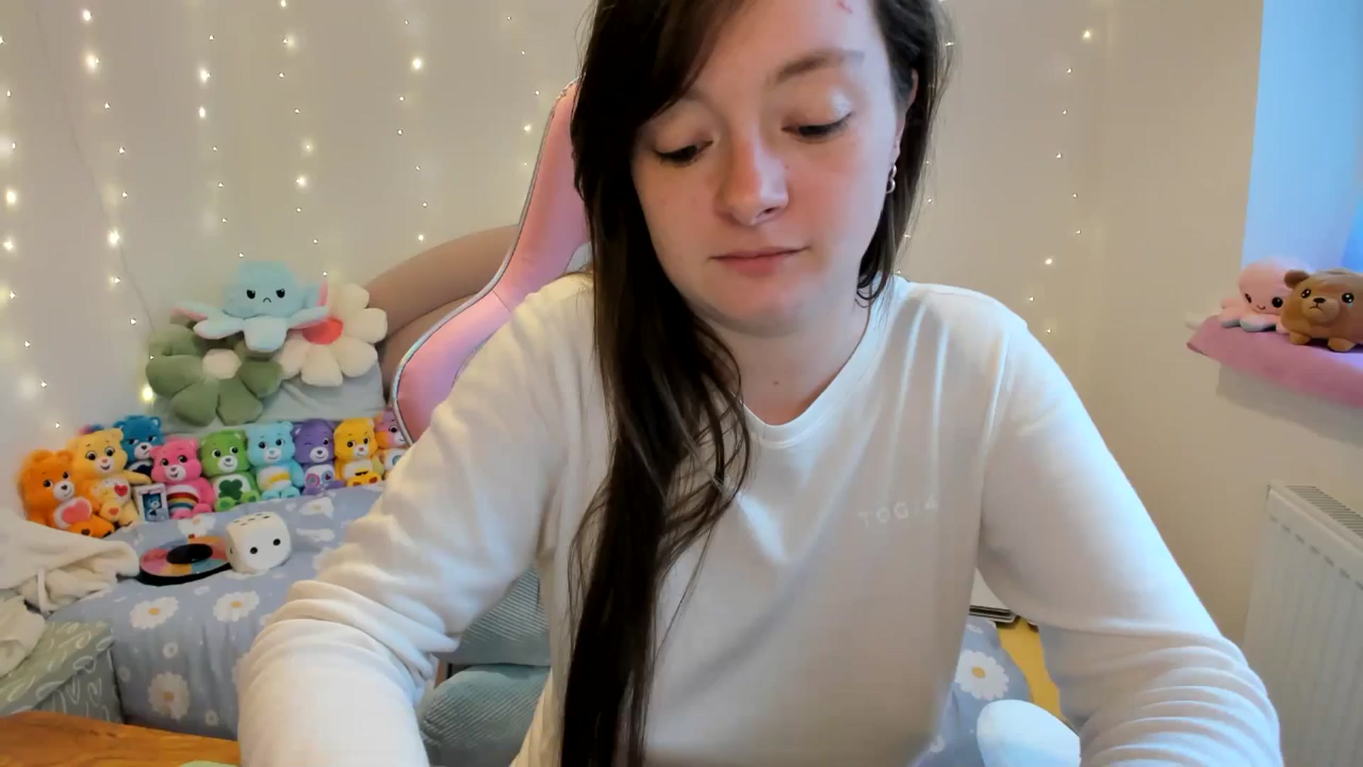 Gallery image thumbnail from JessieBear_'s myfreecams stream on, 10/15/2024, 15:29 image 1 of 20