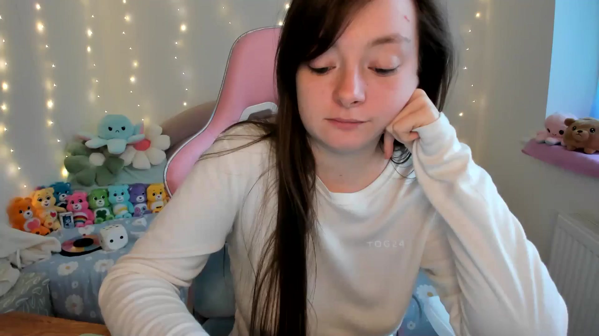 Gallery image thumbnail from JessieBear_'s myfreecams stream on, 10/15/2024, 15:29 image 18 of 20