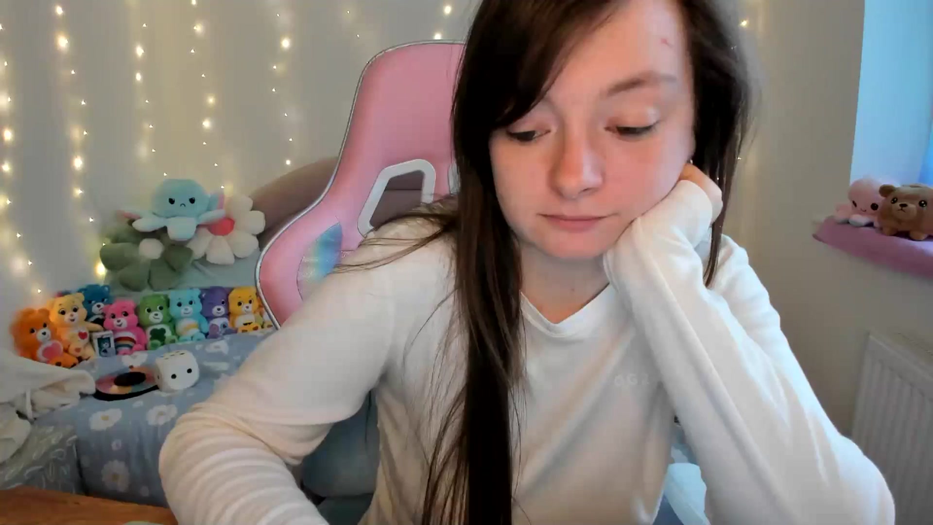 Gallery image thumbnail from JessieBear_'s myfreecams stream on, 10/15/2024, 15:29 image 20 of 20