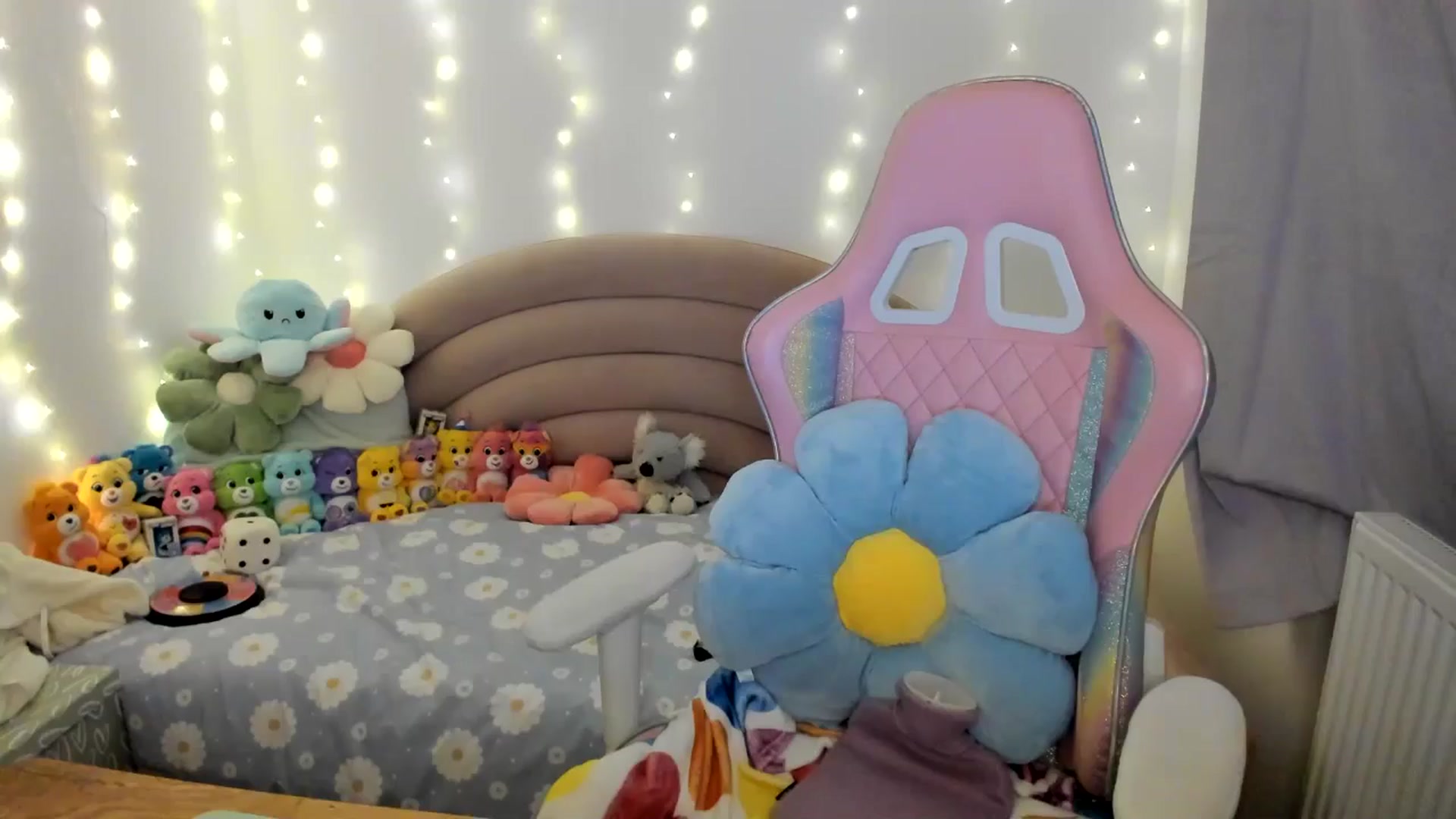 Gallery image thumbnail from JessieBear_'s myfreecams stream on, 10/15/2024, 17:30 image 1 of 20