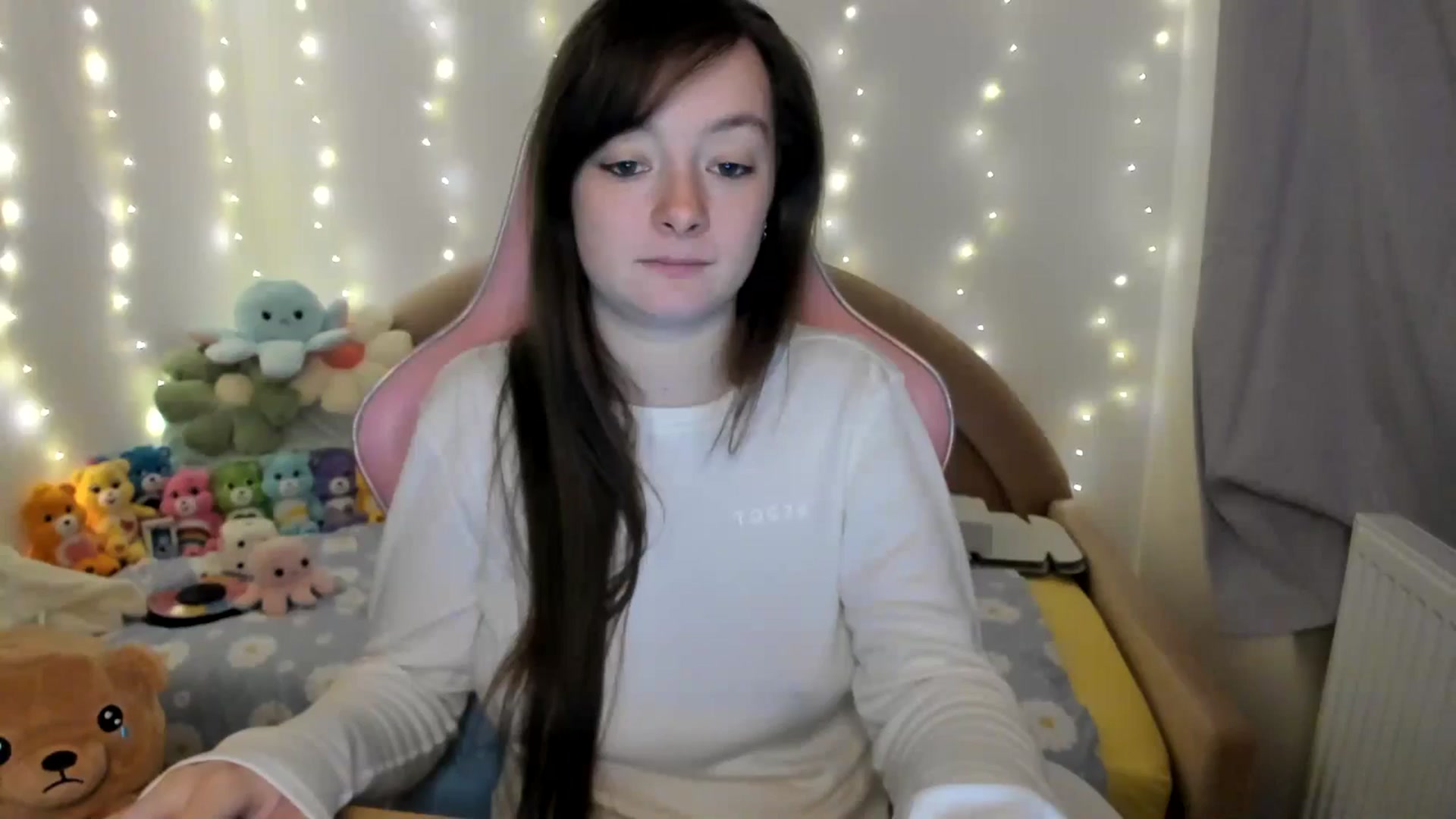 Gallery image thumbnail from JessieBear_'s myfreecams stream on, 10/15/2024, 17:30 image 14 of 20
