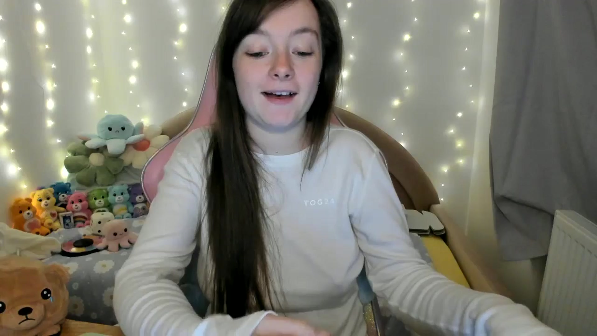 Gallery image thumbnail from JessieBear_'s myfreecams stream on, 10/15/2024, 17:30 image 10 of 20