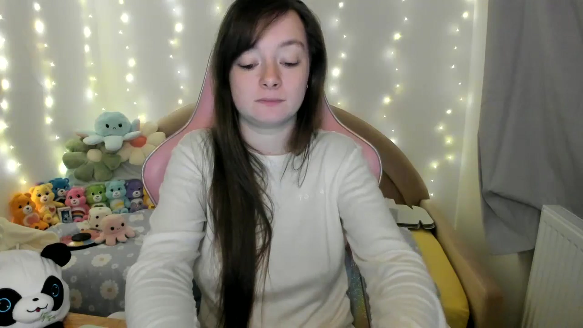 Gallery image thumbnail from JessieBear_'s myfreecams stream on, 10/15/2024, 17:30 image 17 of 20