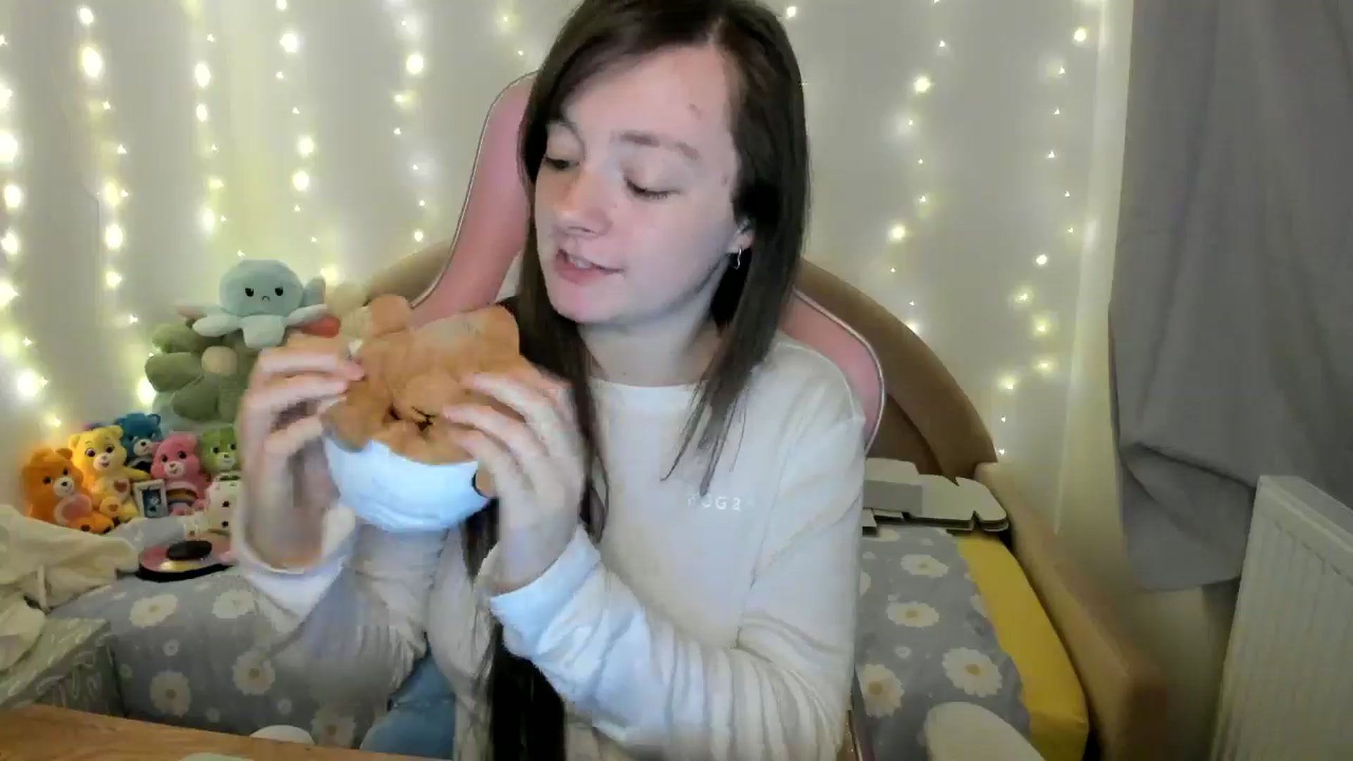 Gallery image thumbnail from JessieBear_'s myfreecams stream on, 10/15/2024, 17:30 image 16 of 20