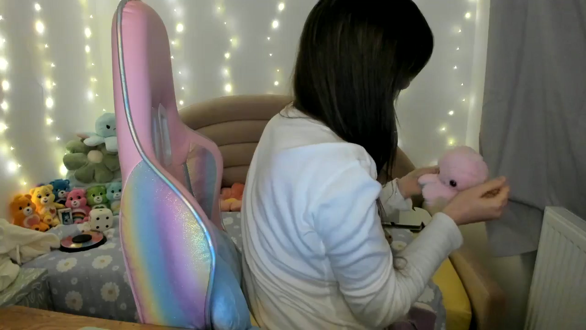 Gallery image thumbnail from JessieBear_'s myfreecams stream on, 10/15/2024, 17:30 image 4 of 20