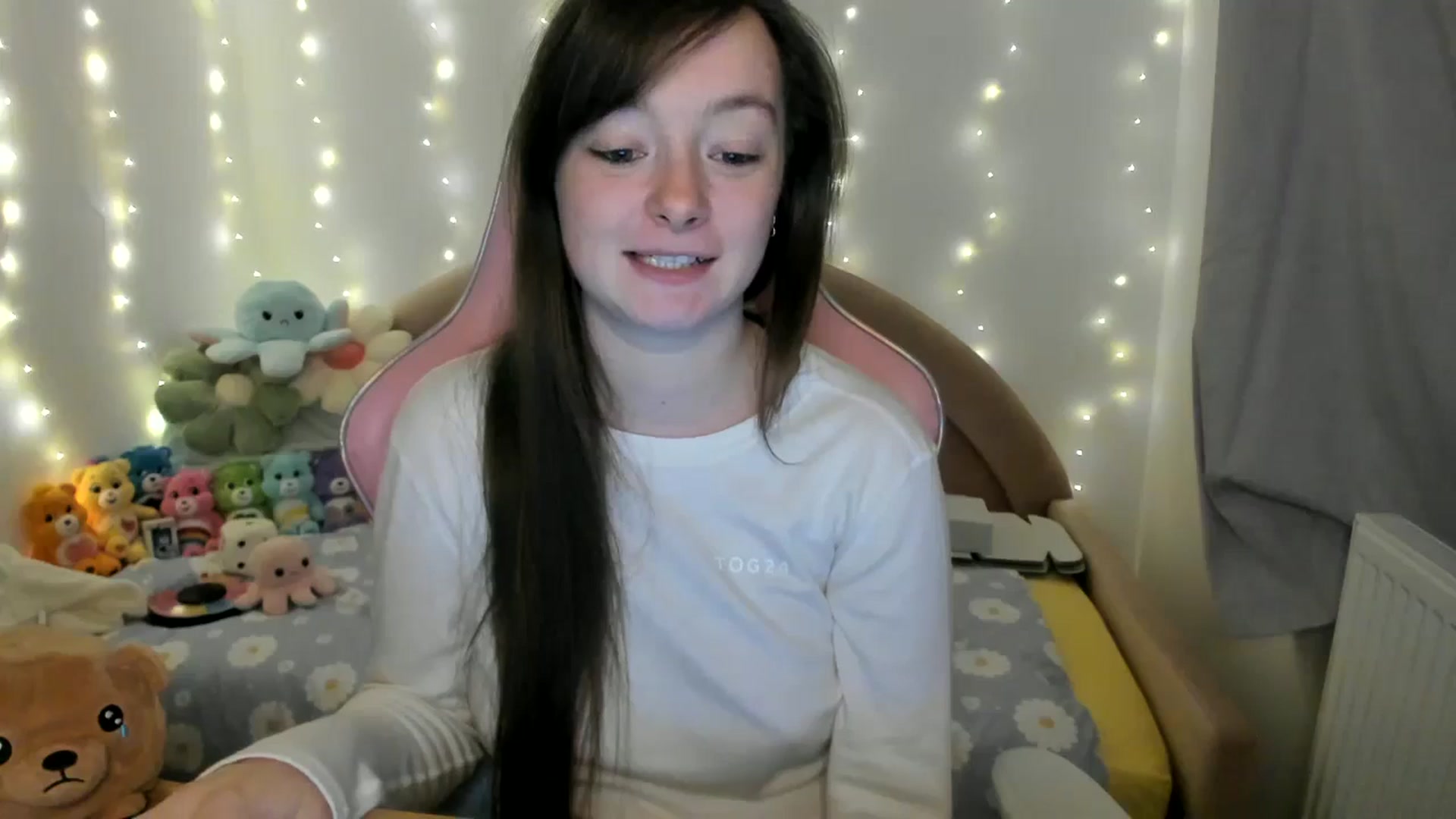 Gallery image thumbnail from JessieBear_'s myfreecams stream on, 10/15/2024, 17:30 image 6 of 20