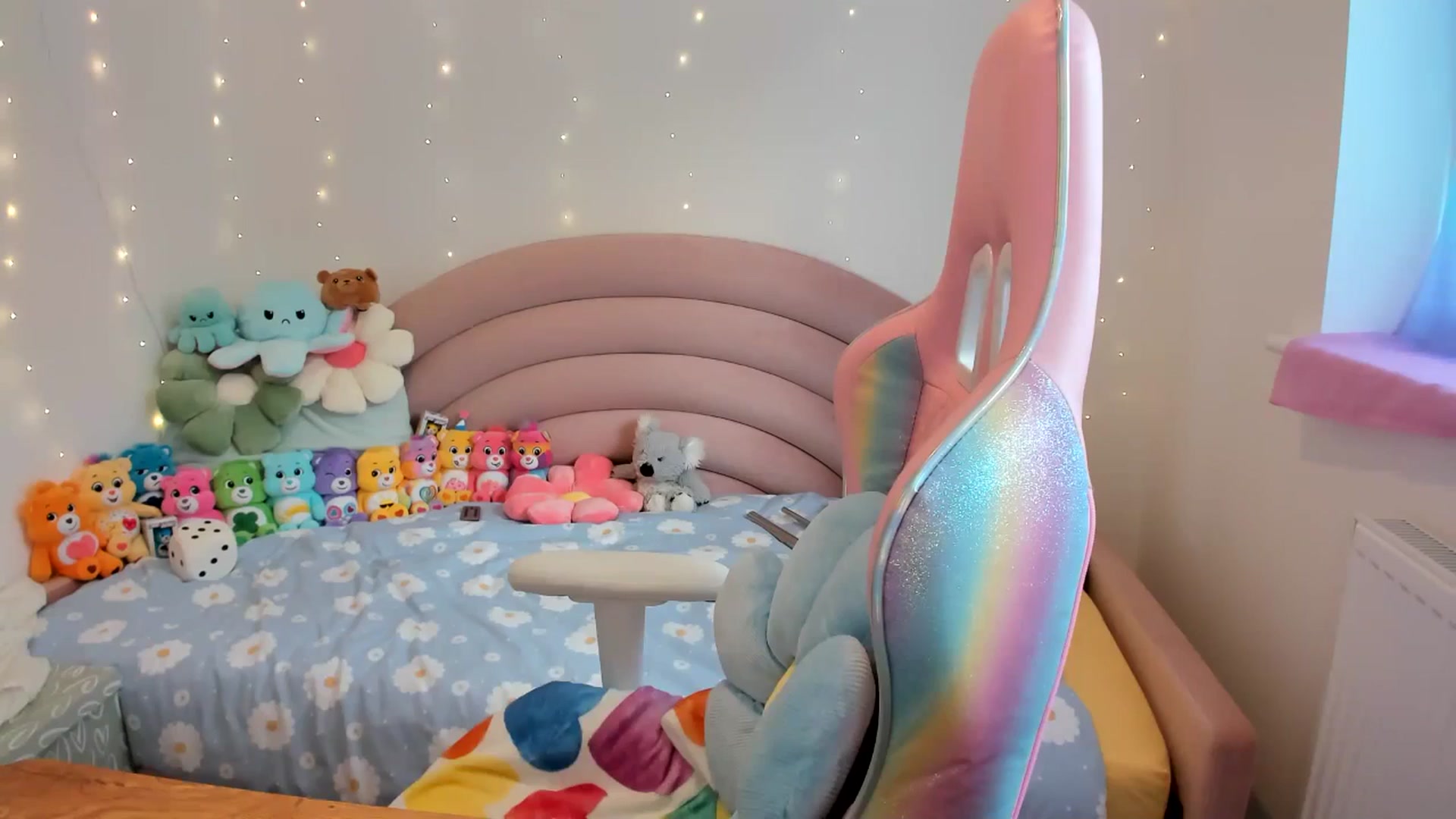 Gallery image thumbnail from JessieBear_'s myfreecams stream on, 10/17/2024, 16:47 image 14 of 20
