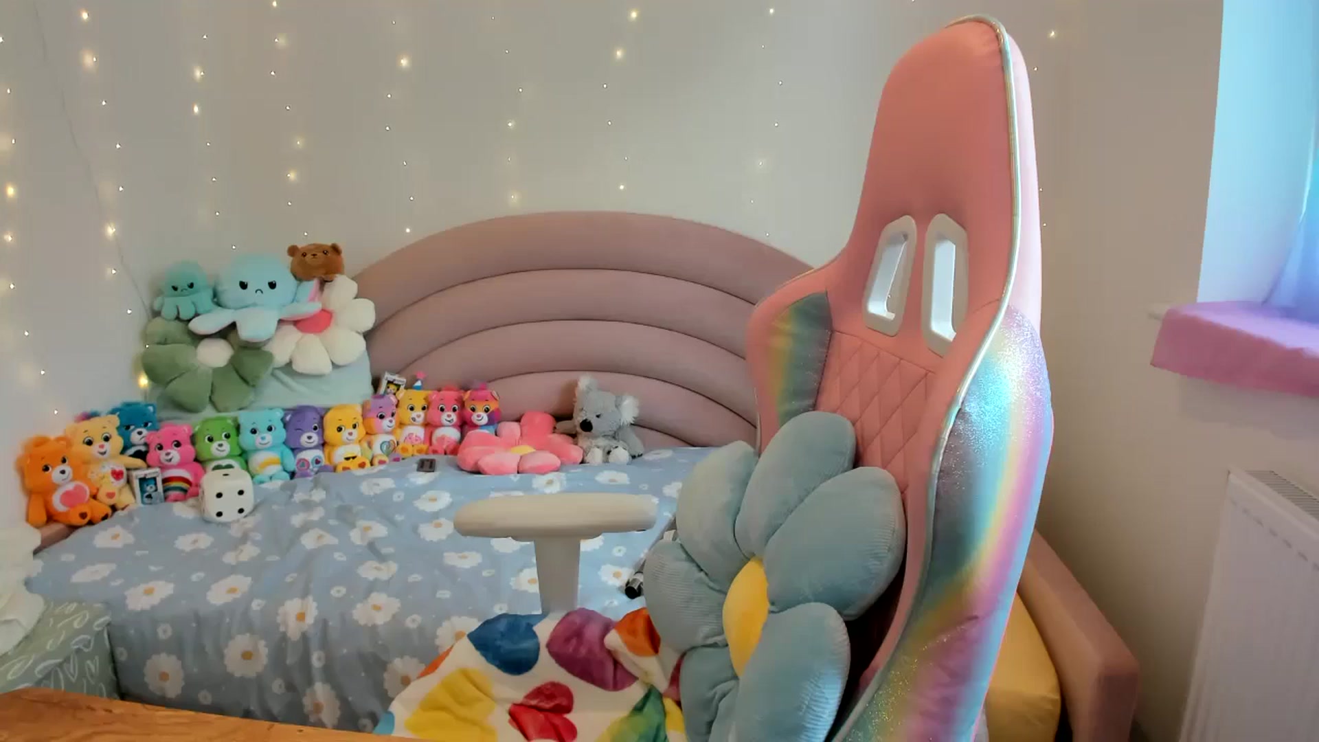 Gallery image thumbnail from JessieBear_'s myfreecams stream on, 10/17/2024, 16:47 image 7 of 20