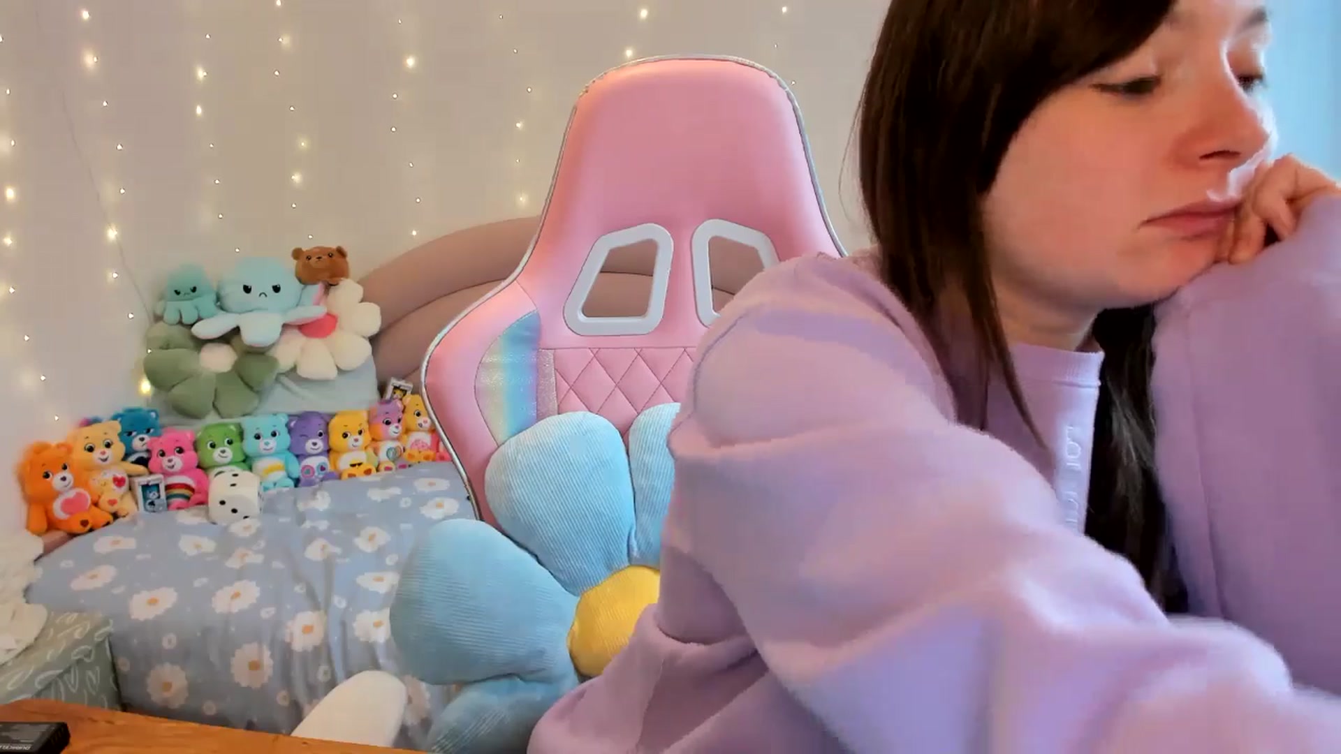 Gallery image thumbnail from JessieBear_'s myfreecams stream on, 10/18/2024, 15:00 image 6 of 20