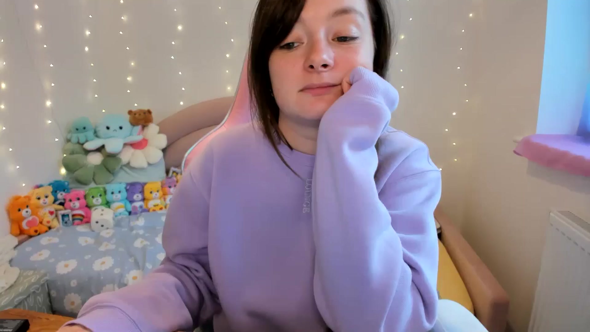 Gallery image thumbnail from JessieBear_'s myfreecams stream on, 10/18/2024, 15:00 image 3 of 20