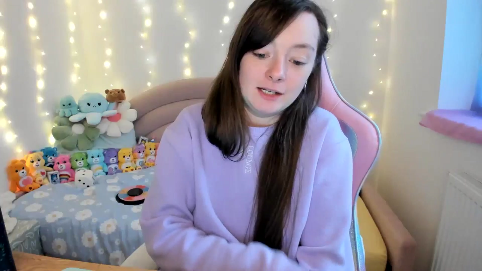 Gallery image thumbnail from JessieBear_'s myfreecams stream on, 10/18/2024, 16:58 image 17 of 20