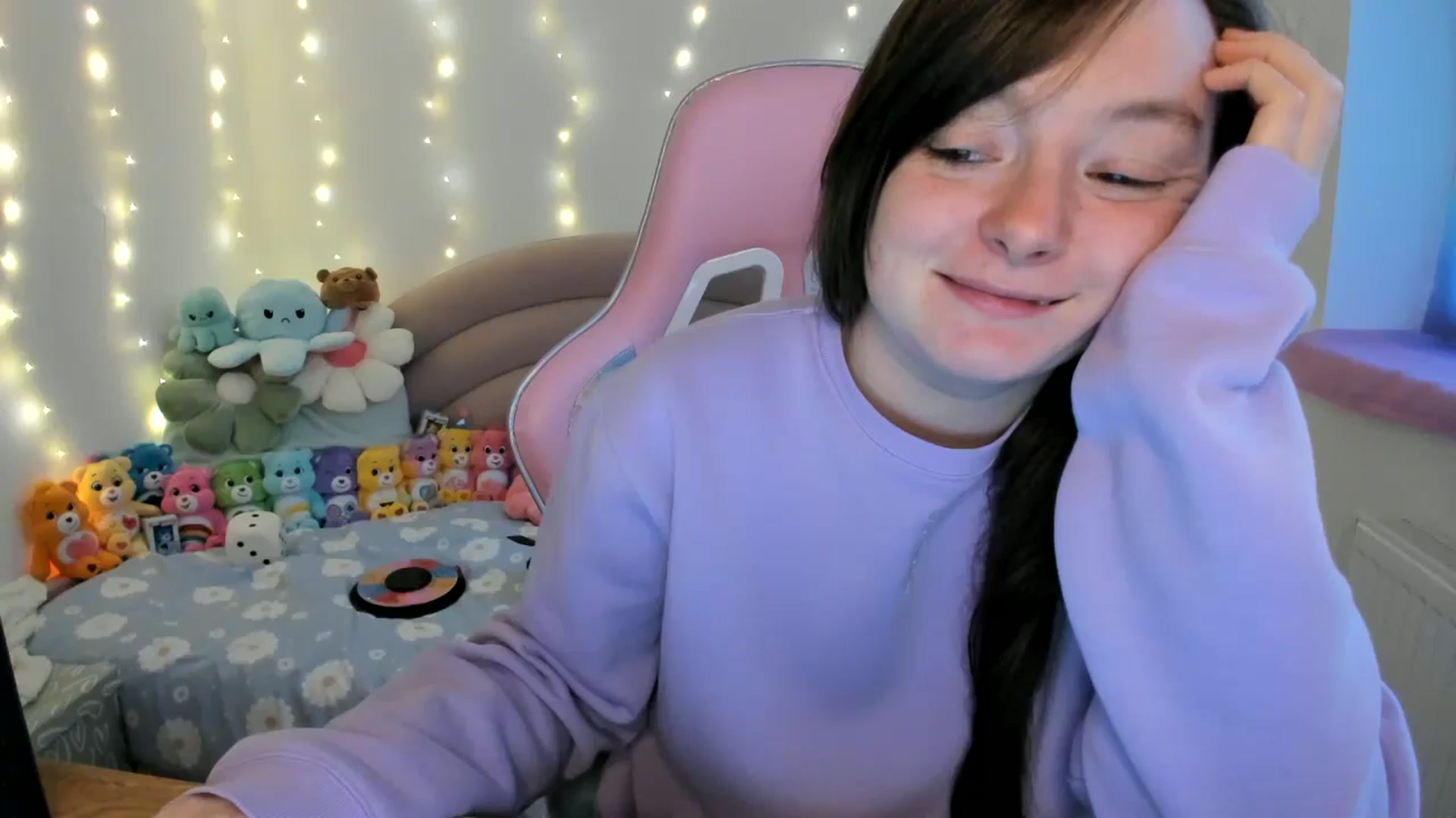 Gallery image thumbnail from JessieBear_'s myfreecams stream on, 10/18/2024, 16:58 image 19 of 20