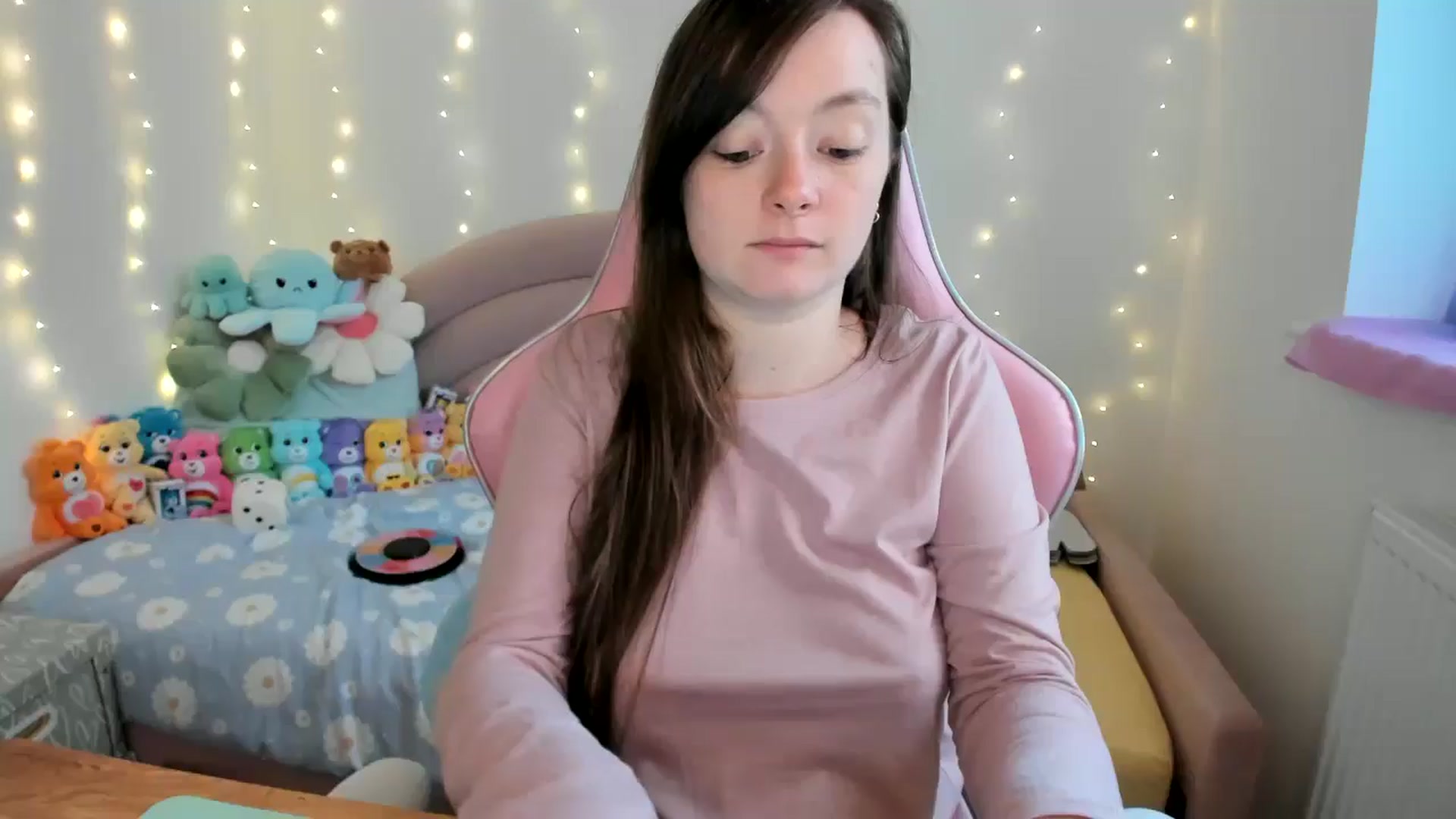 Gallery image thumbnail from JessieBear_'s myfreecams stream on, 10/21/2024, 17:00 image 19 of 20
