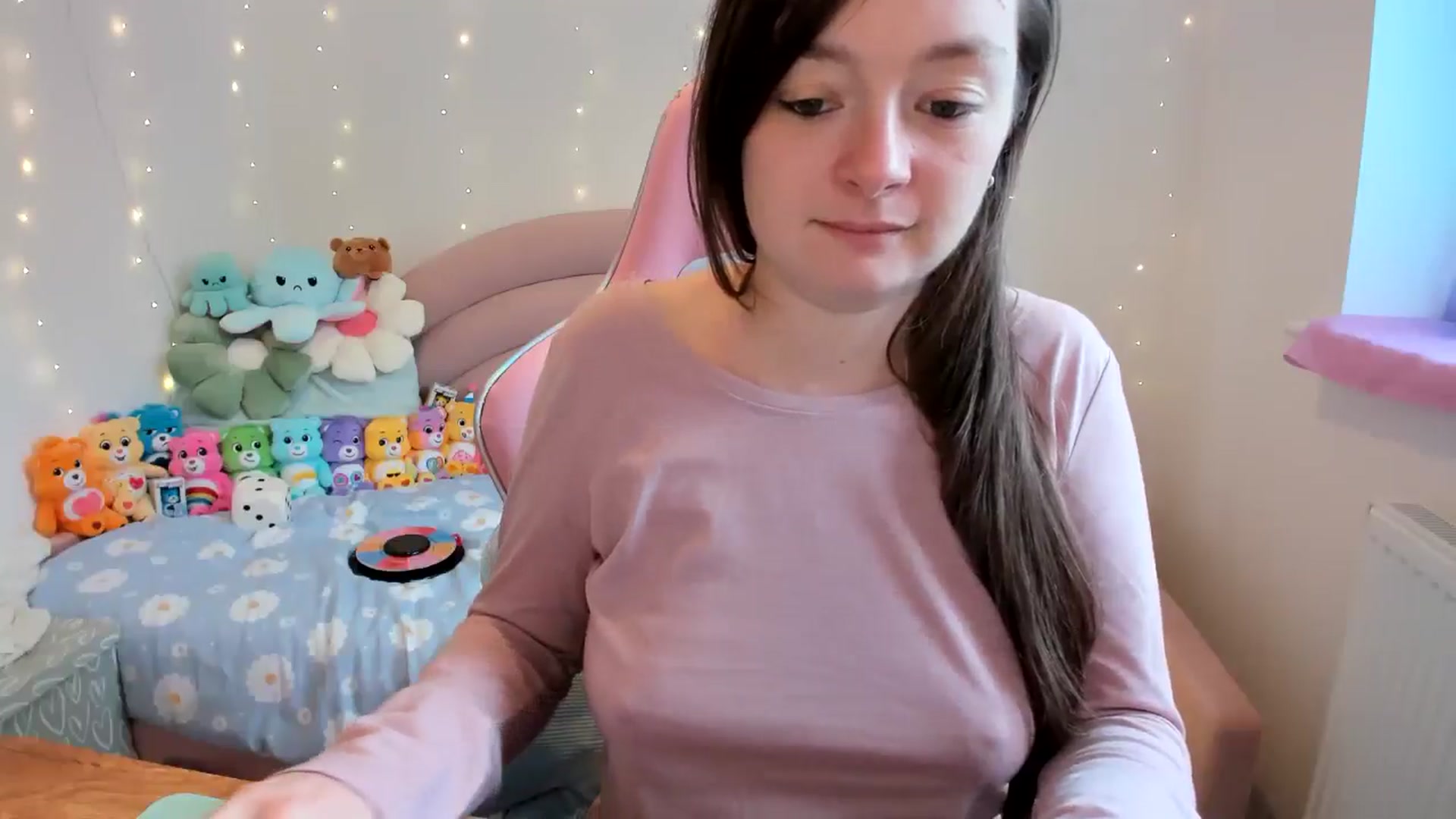 Gallery image thumbnail from JessieBear_'s myfreecams stream on, 10/21/2024, 17:00 image 6 of 20