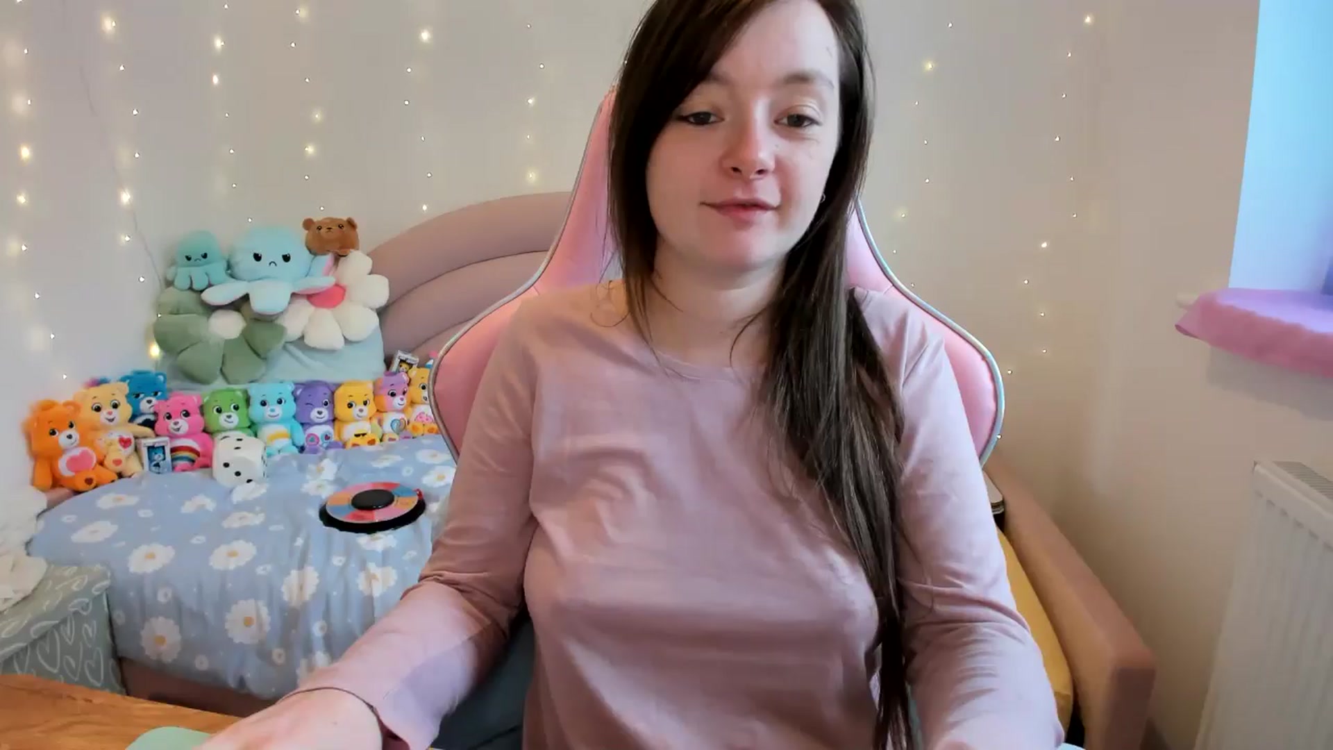 Gallery image thumbnail from JessieBear_'s myfreecams stream on, 10/21/2024, 17:00 image 7 of 20